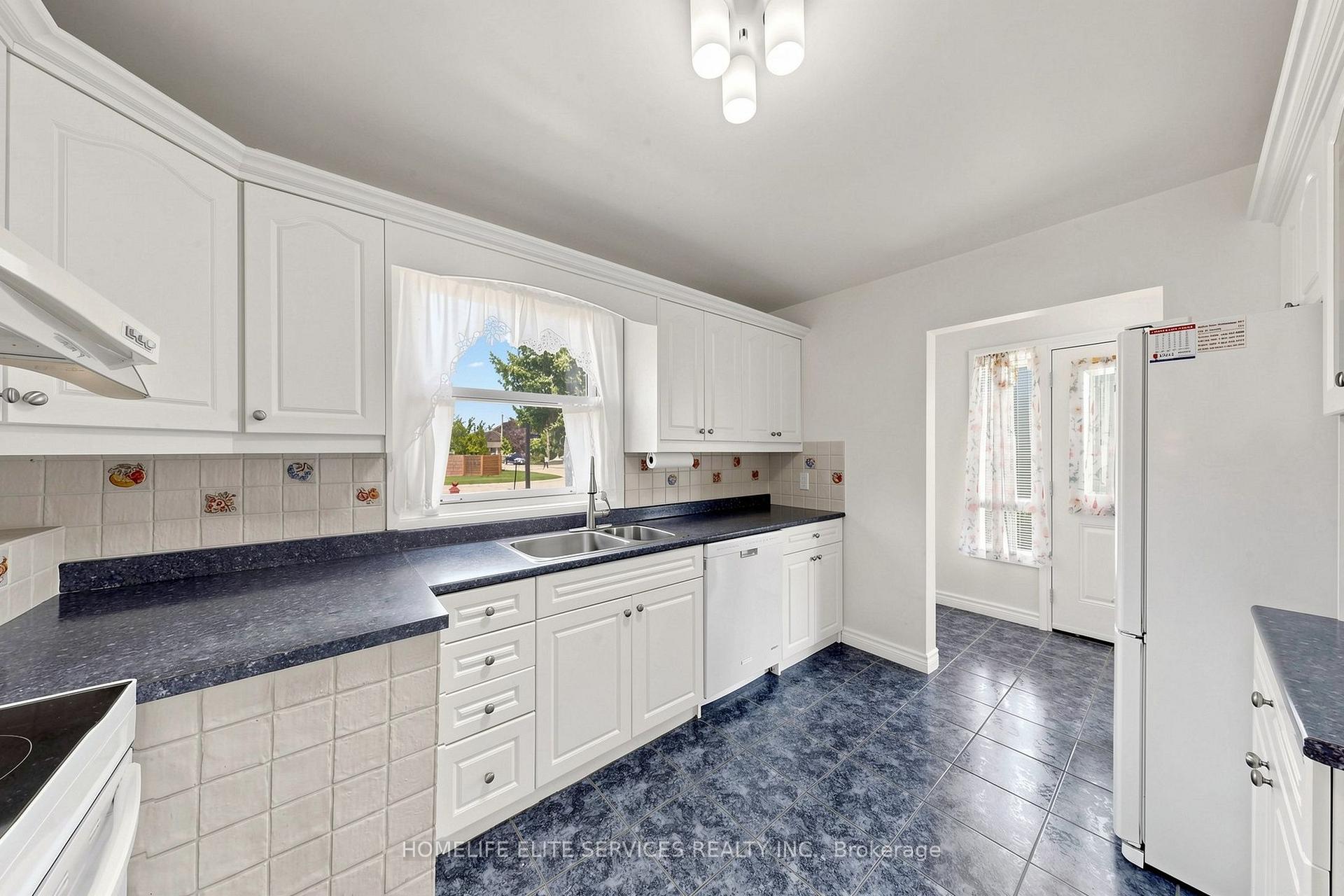 Photo 11 of 48 Frey Crescent, Scarborough, Wexford-Maryvale — HOMEH