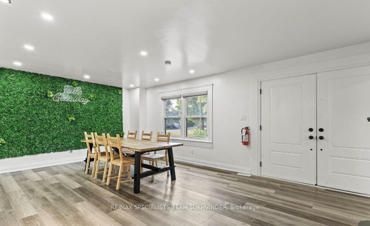 Photo 5 of 5138 Valley Way, Niagara Falls, Cherrywood — HOMEH