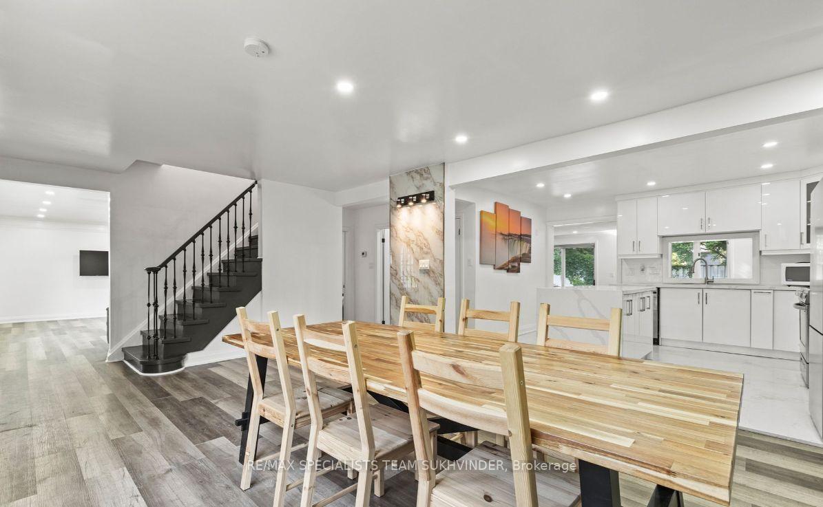 Photo 8 of 5138 Valley Way, Niagara Falls, Cherrywood — HOMEH