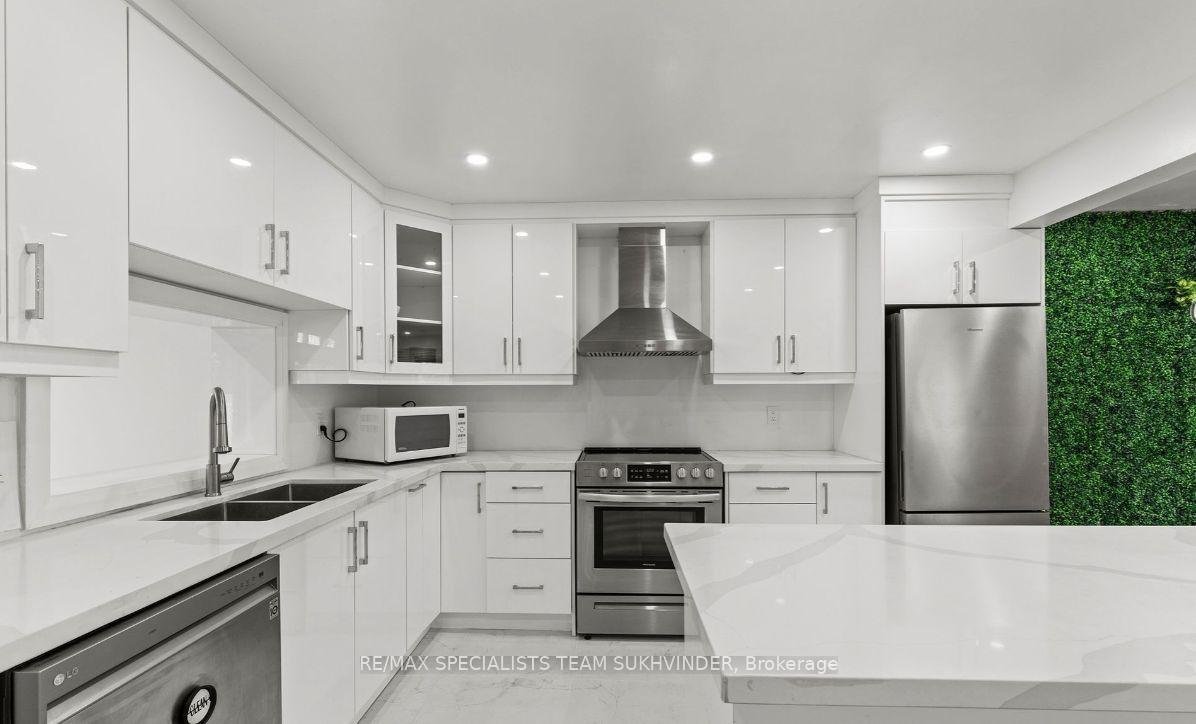 Photo 12 of 5138 Valley Way, Niagara Falls, Cherrywood — HOMEH