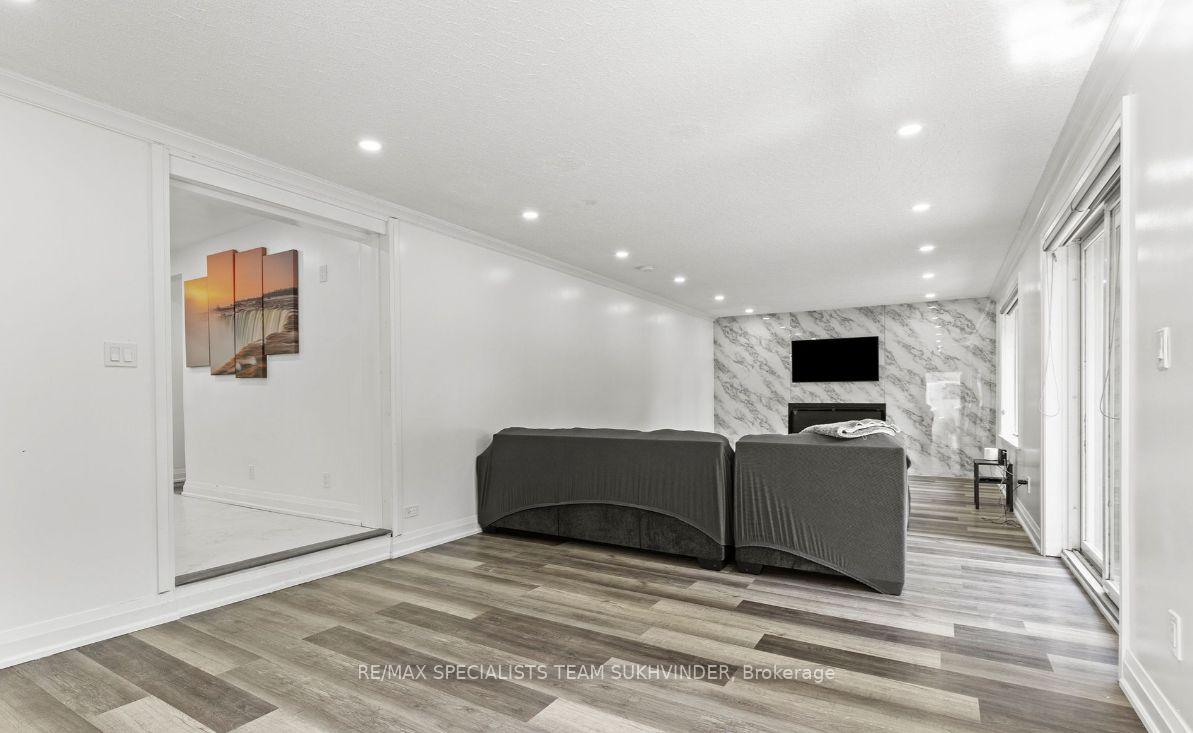 Photo 16 of 5138 Valley Way, Niagara Falls, Cherrywood — HOMEH