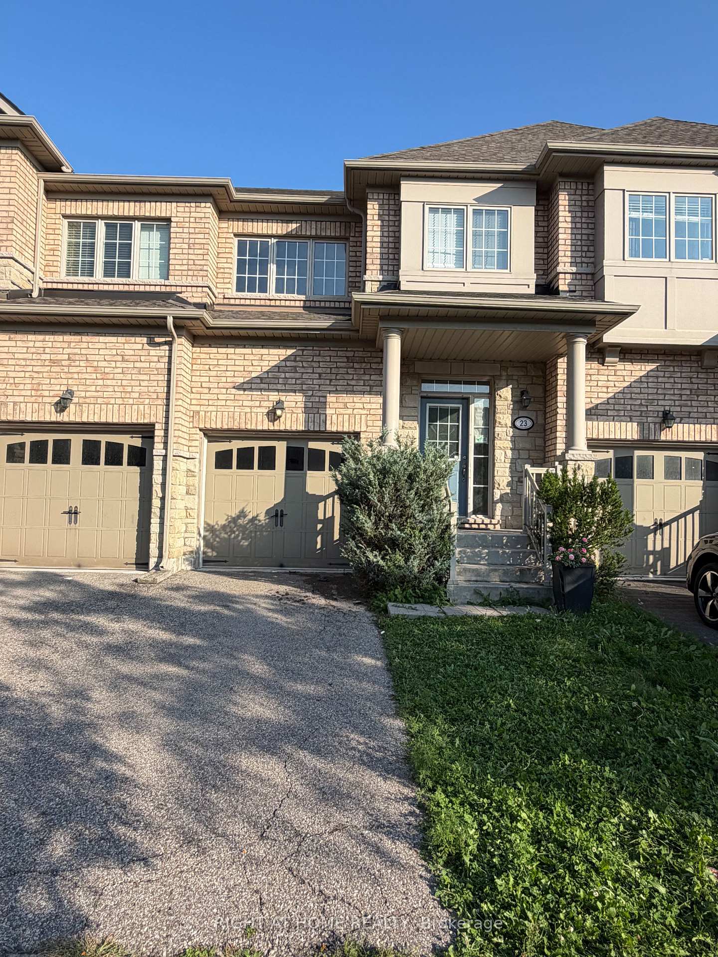 Photo 2 of 23 Coastline Drive, Brampton, Bram West — HOMEH