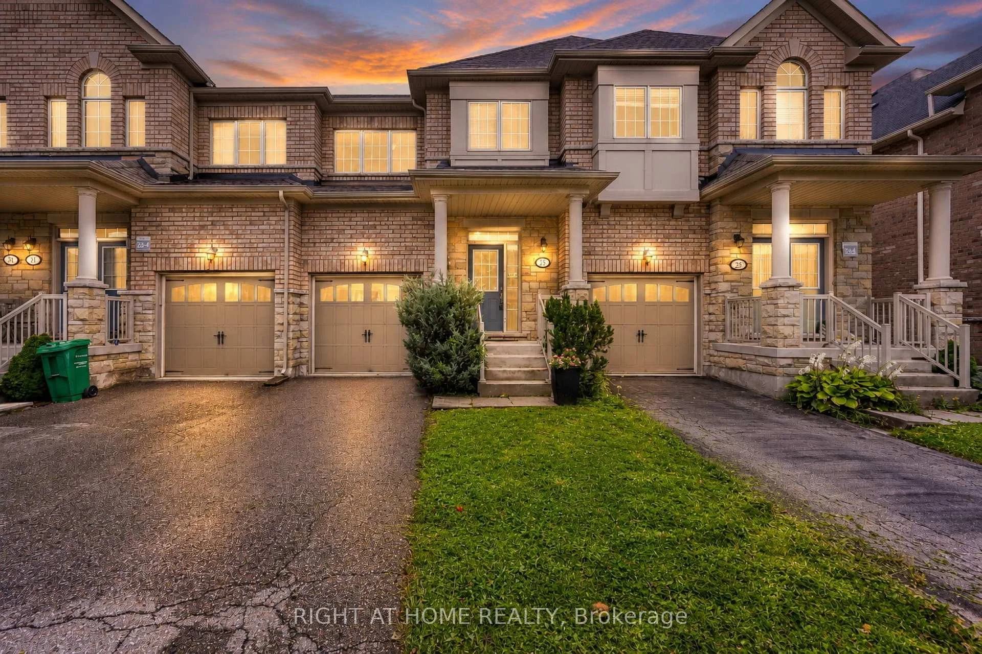 Photo 4 of 23 Coastline Drive, Brampton, Bram West — HOMEH
