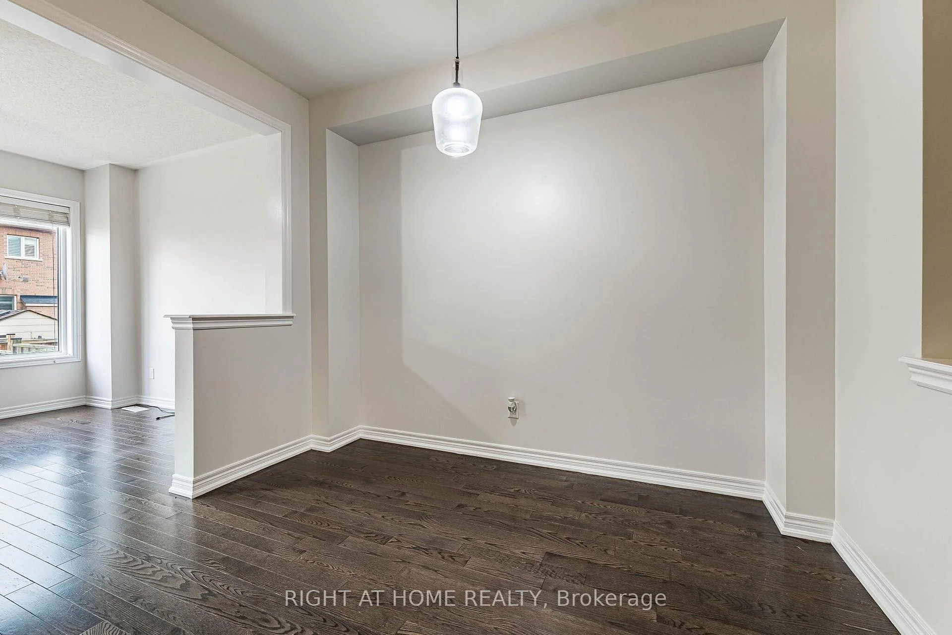 Photo 8 of 23 Coastline Drive, Brampton, Bram West — HOMEH