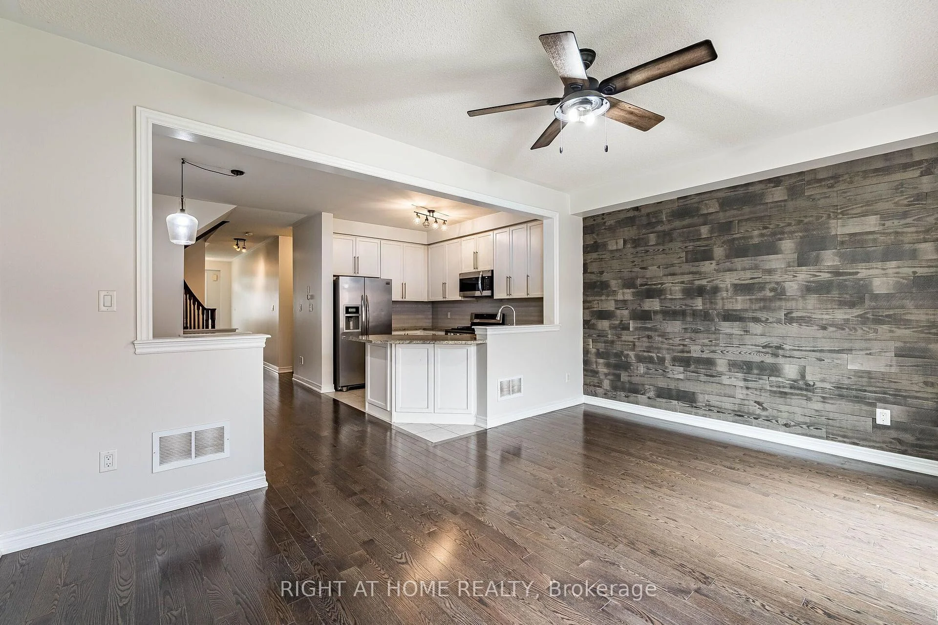 Photo 13 of 23 Coastline Drive, Brampton, Bram West — HOMEH
