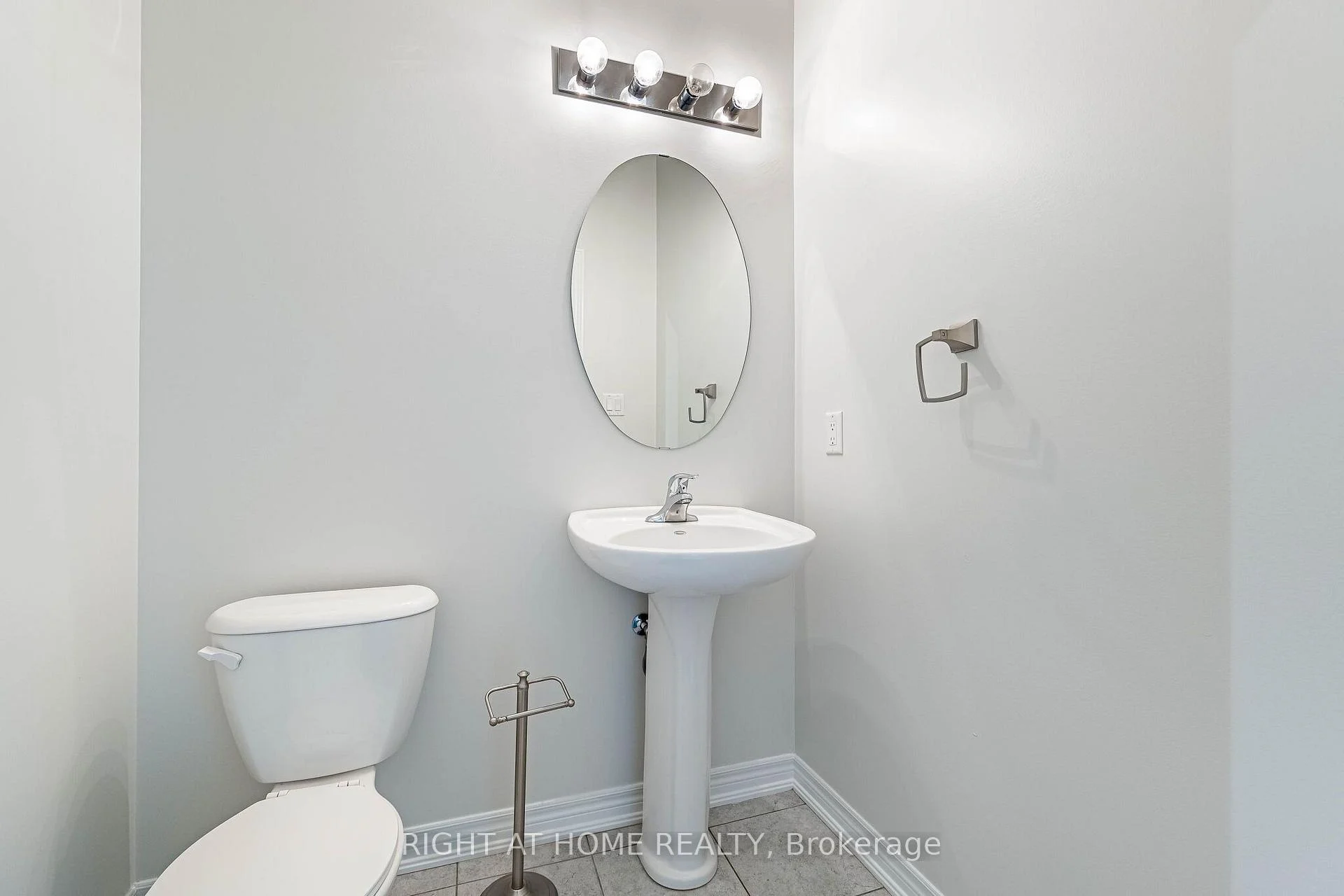 Photo 16 of 23 Coastline Drive, Brampton, Bram West — HOMEH
