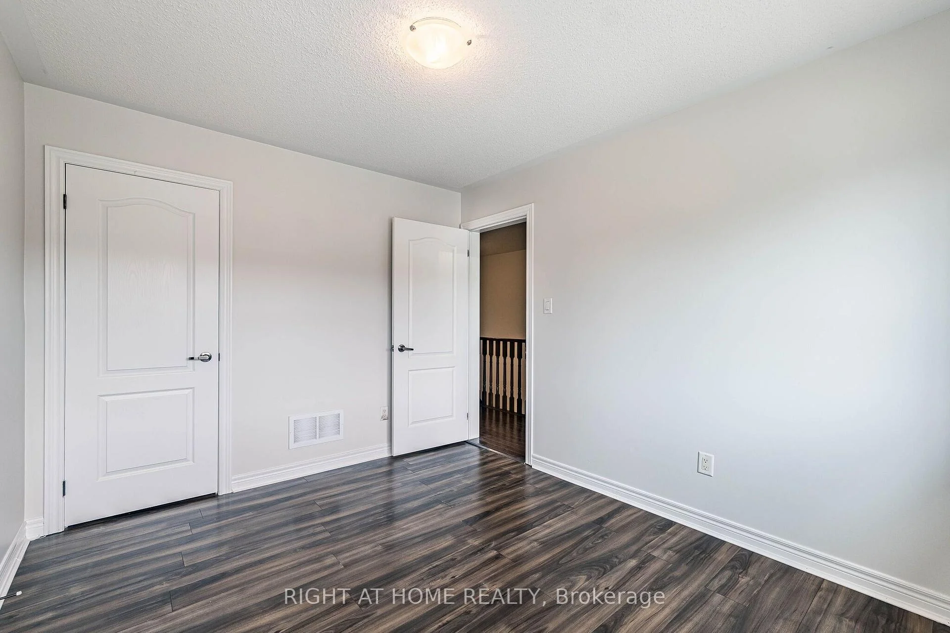 Photo 22 of 23 Coastline Drive, Brampton, Bram West — HOMEH