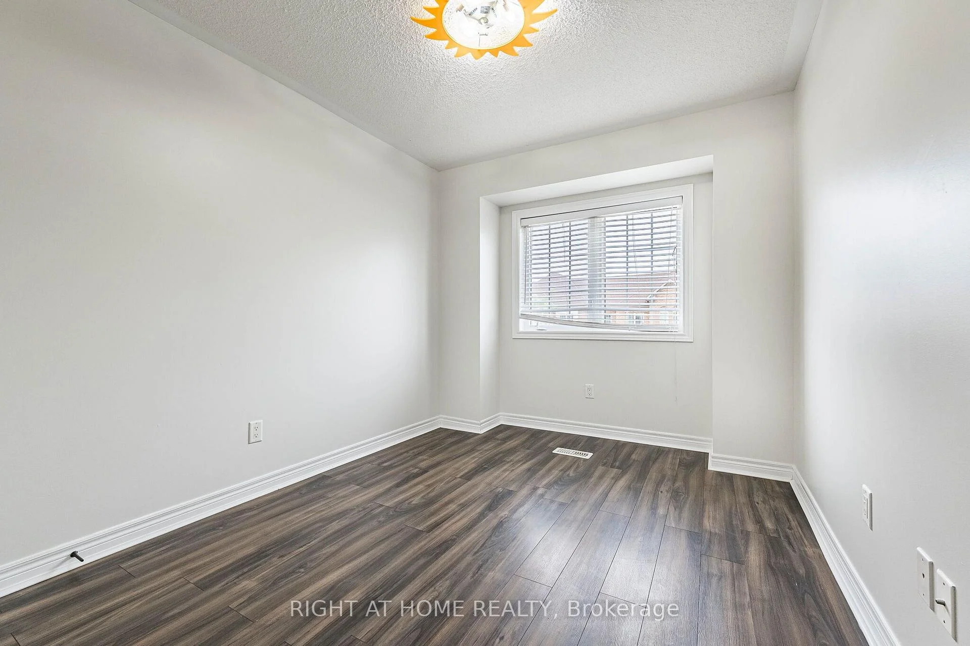 Photo 23 of 23 Coastline Drive, Brampton, Bram West — HOMEH