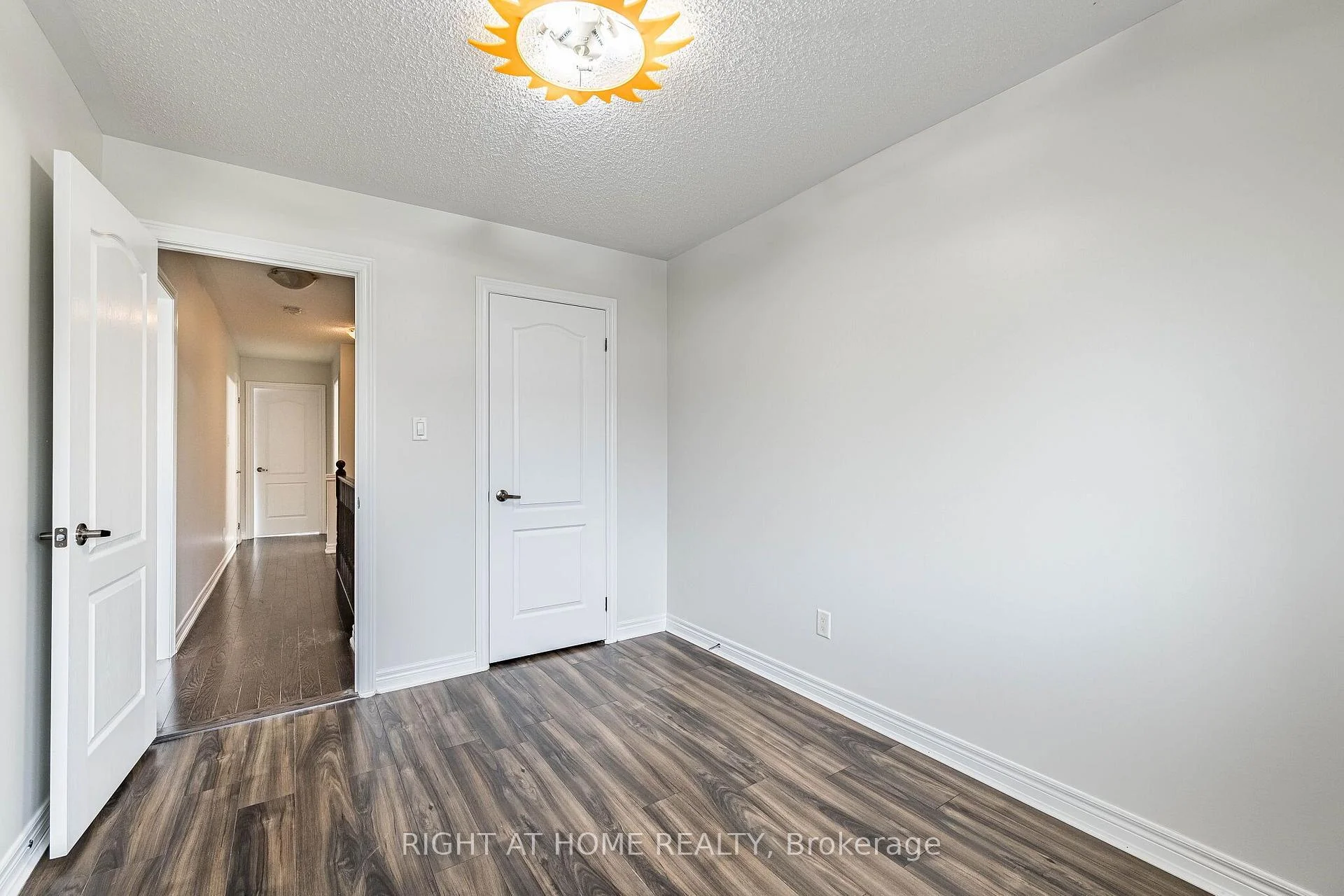 Photo 24 of 23 Coastline Drive, Brampton, Bram West — HOMEH
