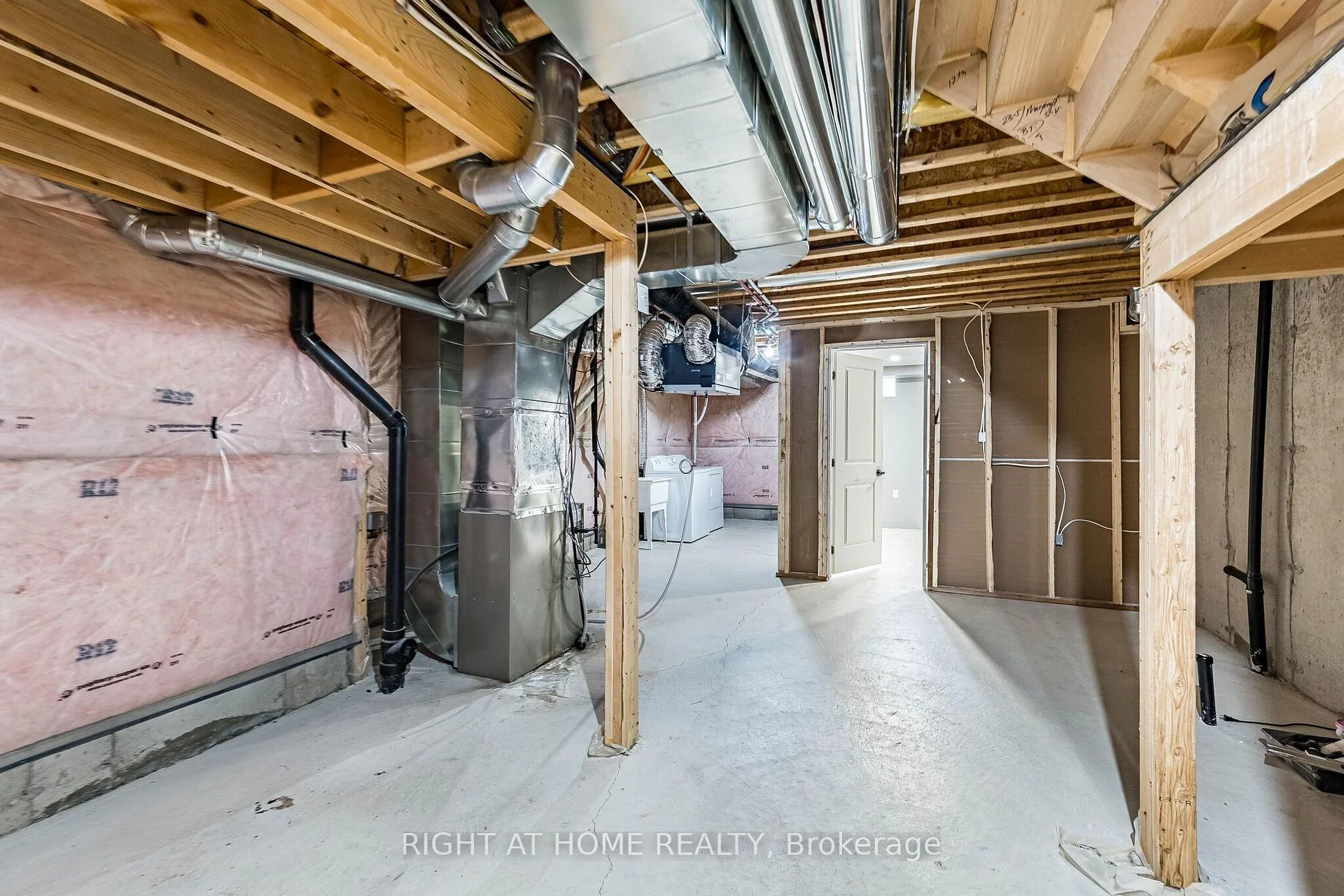 Photo 26 of 23 Coastline Drive, Brampton, Bram West — HOMEH