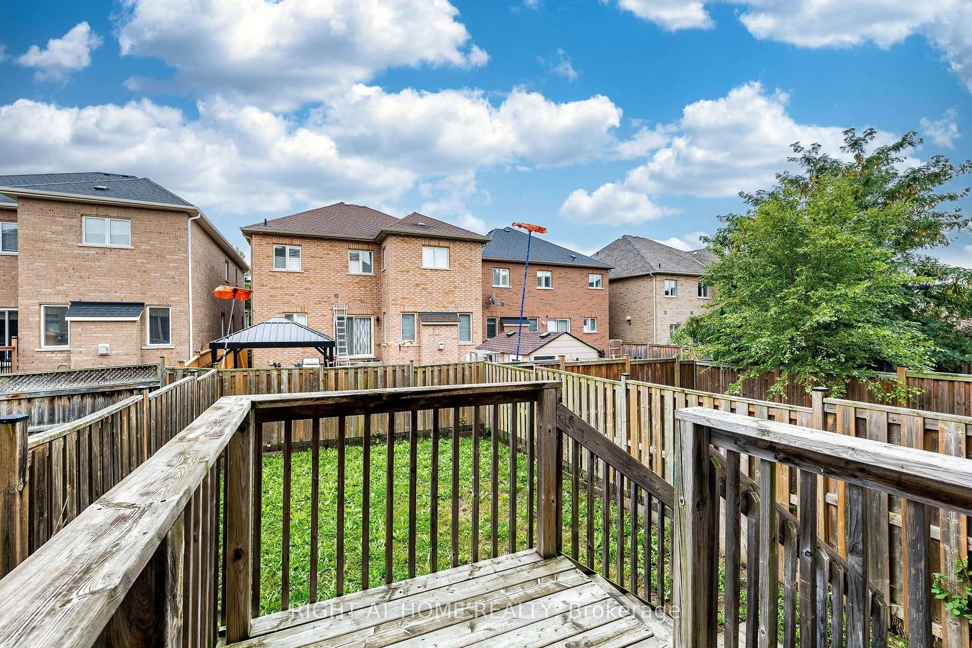 Photo 29 of 23 Coastline Drive, Brampton, Bram West — HOMEH