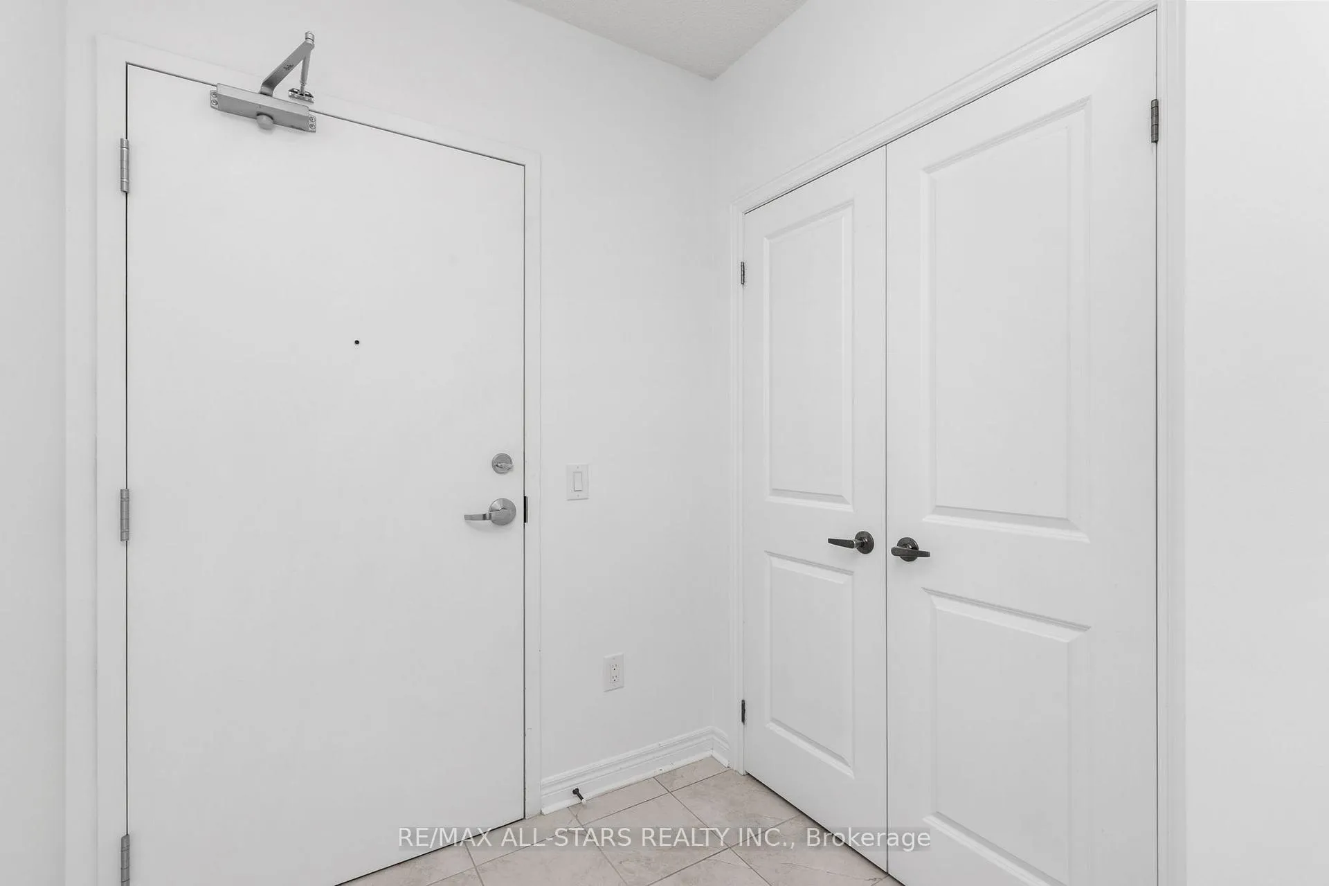 Photo 3 of Unit 410, 39 New Delhi Drive, Markham, Cedarwood — HOMEH