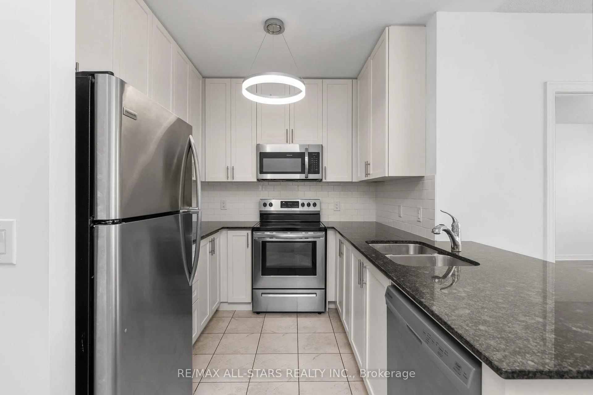 Photo 4 of Unit 410, 39 New Delhi Drive, Markham, Cedarwood — HOMEH