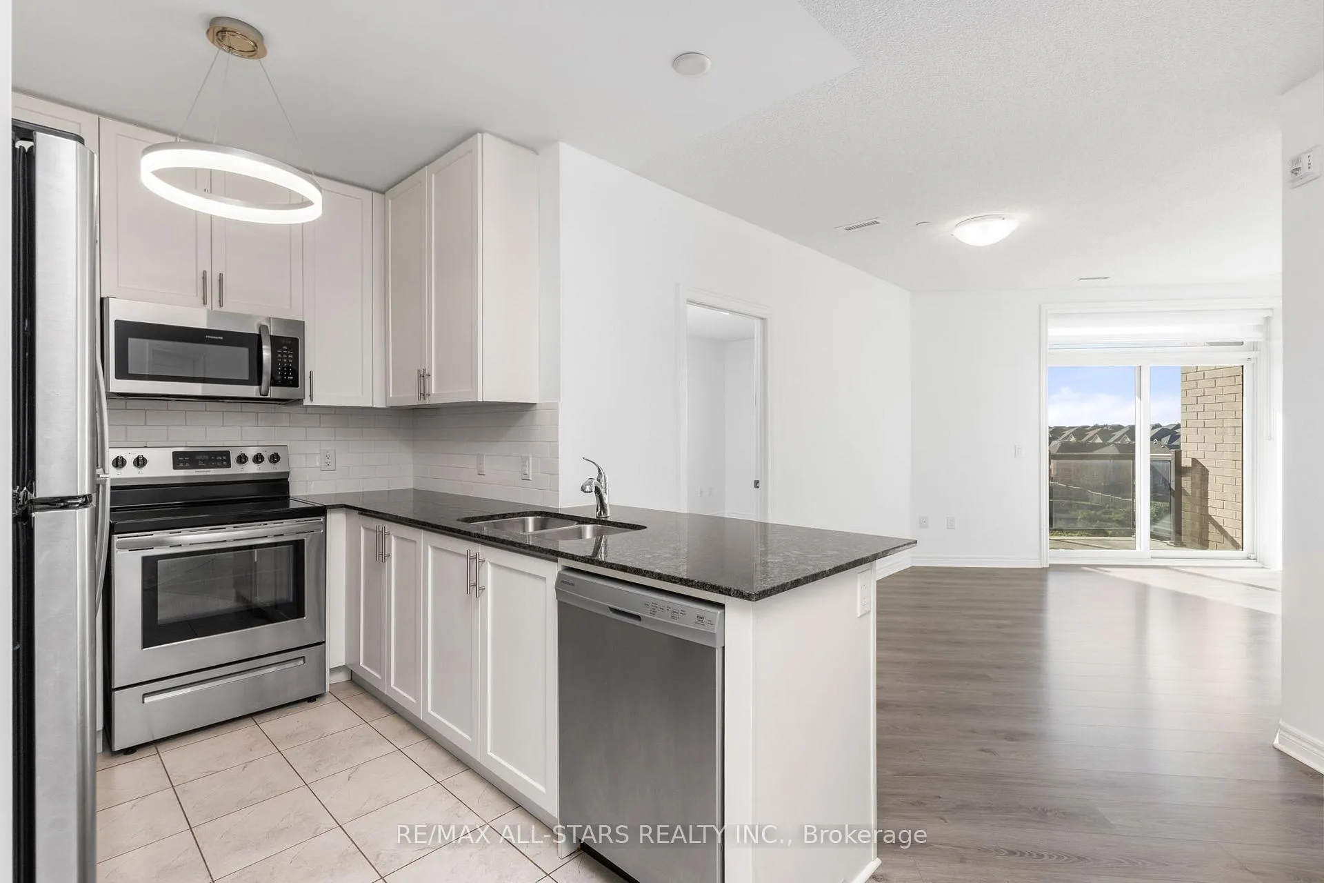 Photo 5 of Unit 410, 39 New Delhi Drive, Markham, Cedarwood — HOMEH