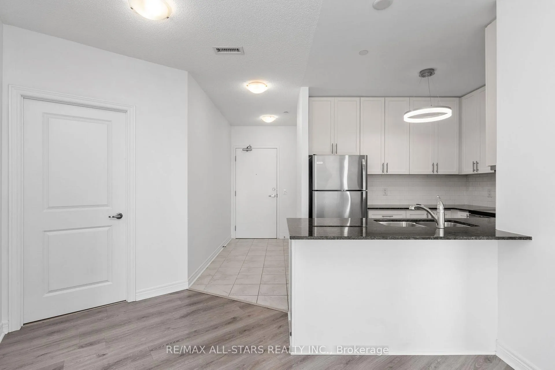 Photo 6 of Unit 410, 39 New Delhi Drive, Markham, Cedarwood — HOMEH