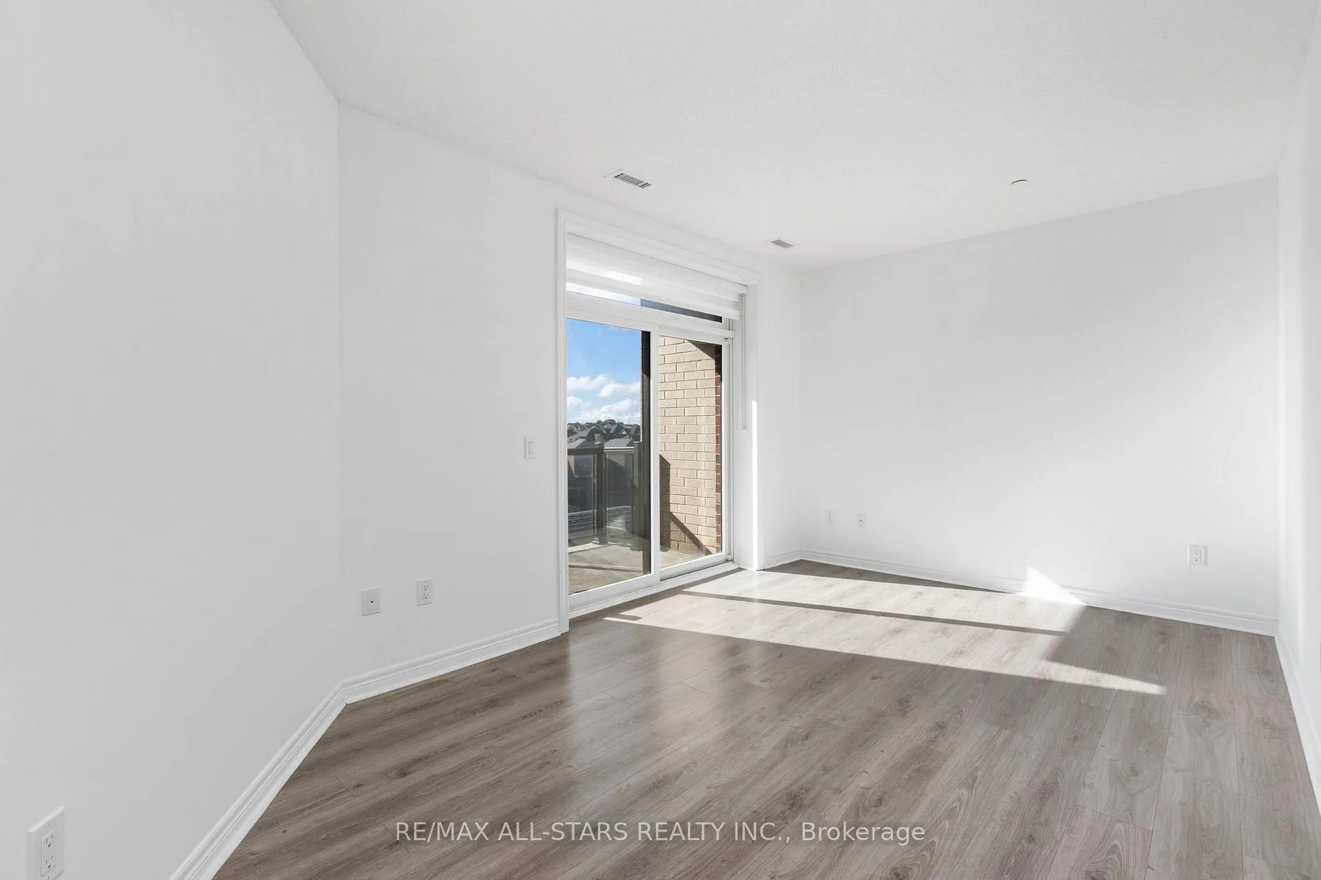 Photo 8 of Unit 410, 39 New Delhi Drive, Markham, Cedarwood — HOMEH