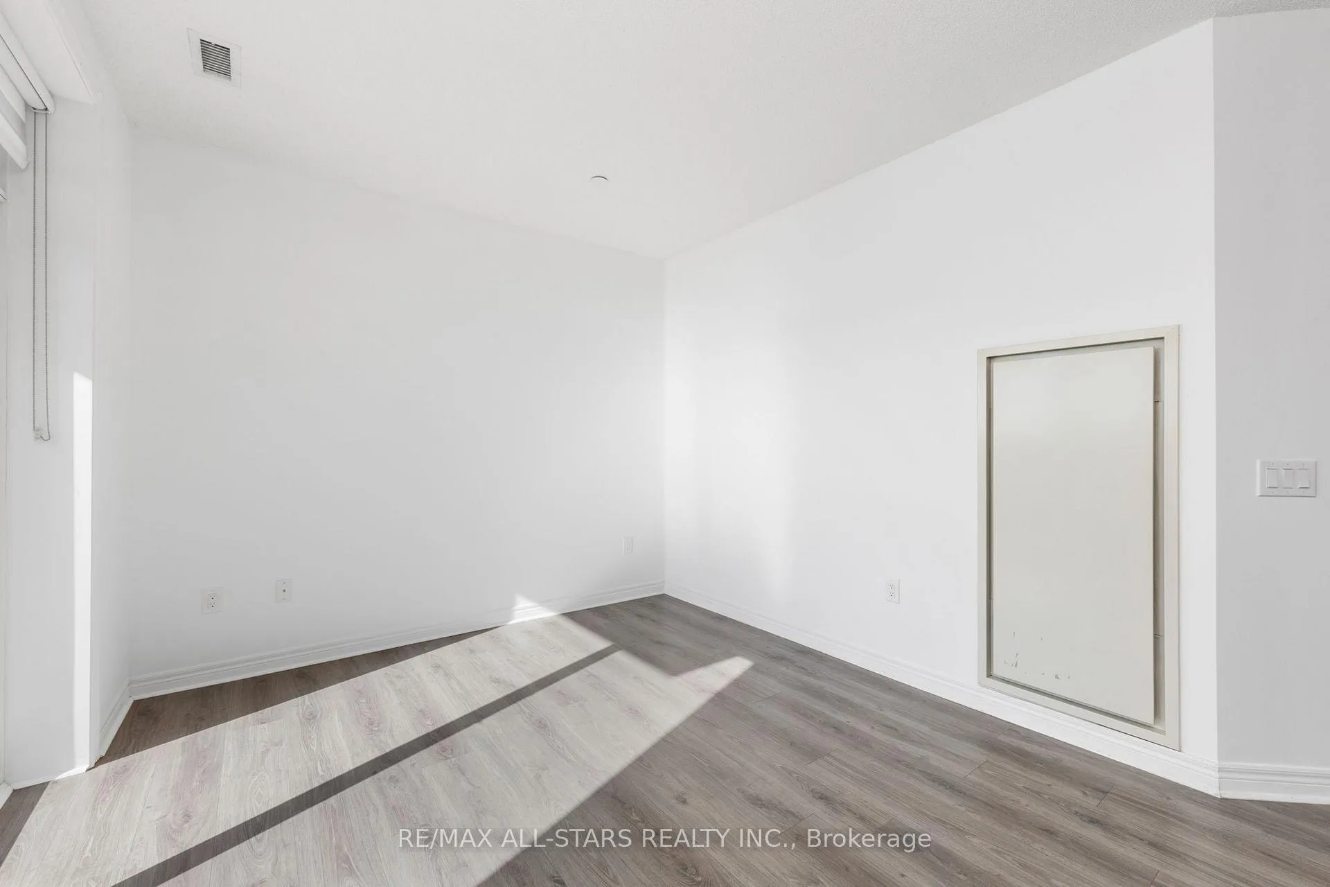 Photo 9 of Unit 410, 39 New Delhi Drive, Markham, Cedarwood — HOMEH