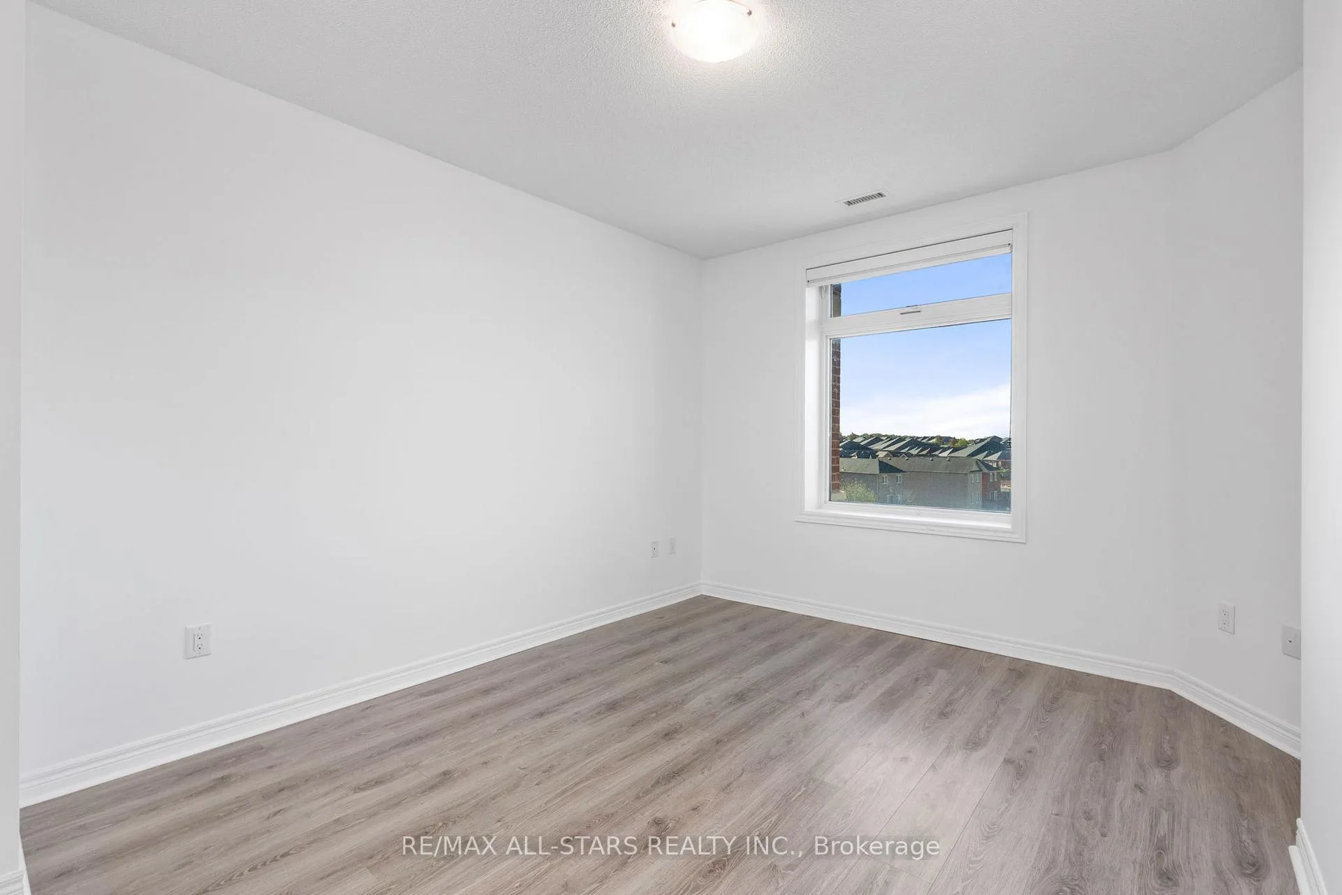 Photo 13 of Unit 410, 39 New Delhi Drive, Markham, Cedarwood — HOMEH