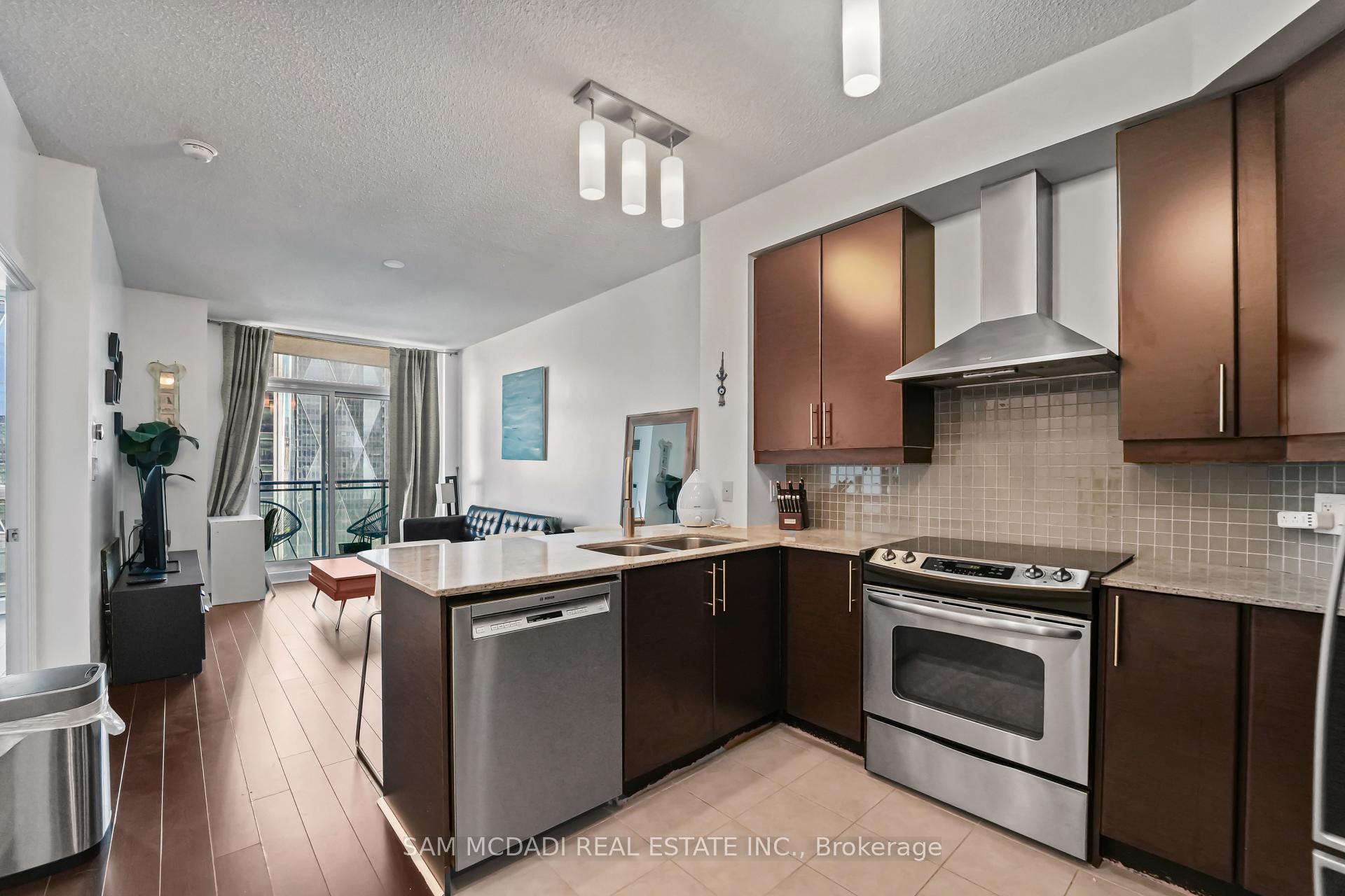 Photo 3 of Unit 2304, 18 Harbour Street, Toronto, Waterfront Communities — HOMEH