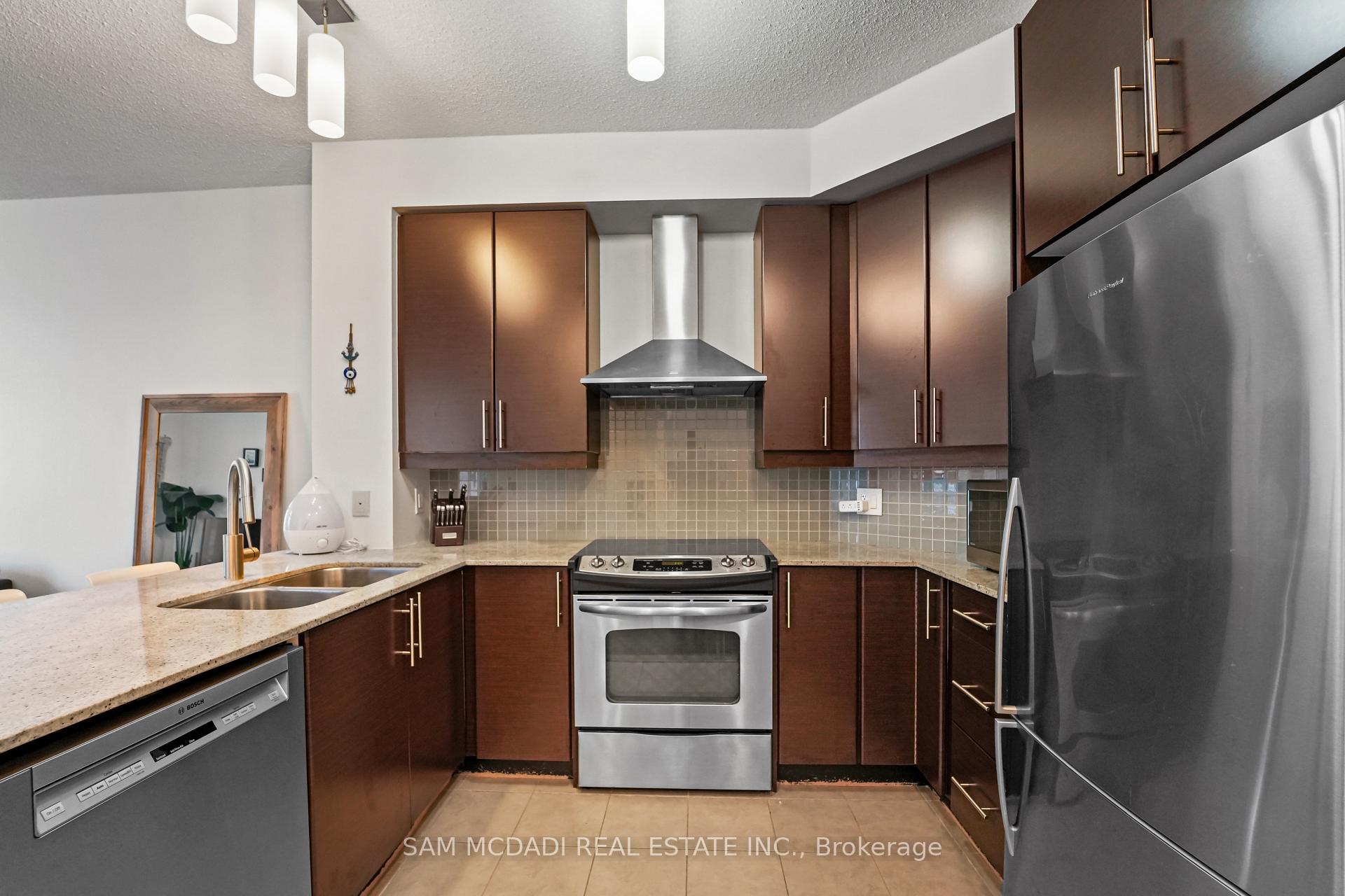 Photo 4 of Unit 2304, 18 Harbour Street, Toronto, Waterfront Communities — HOMEH