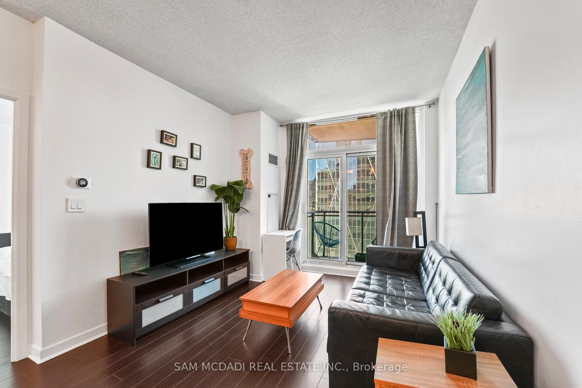 Photo 8 of Unit 2304, 18 Harbour Street, Toronto, Waterfront Communities — HOMEH