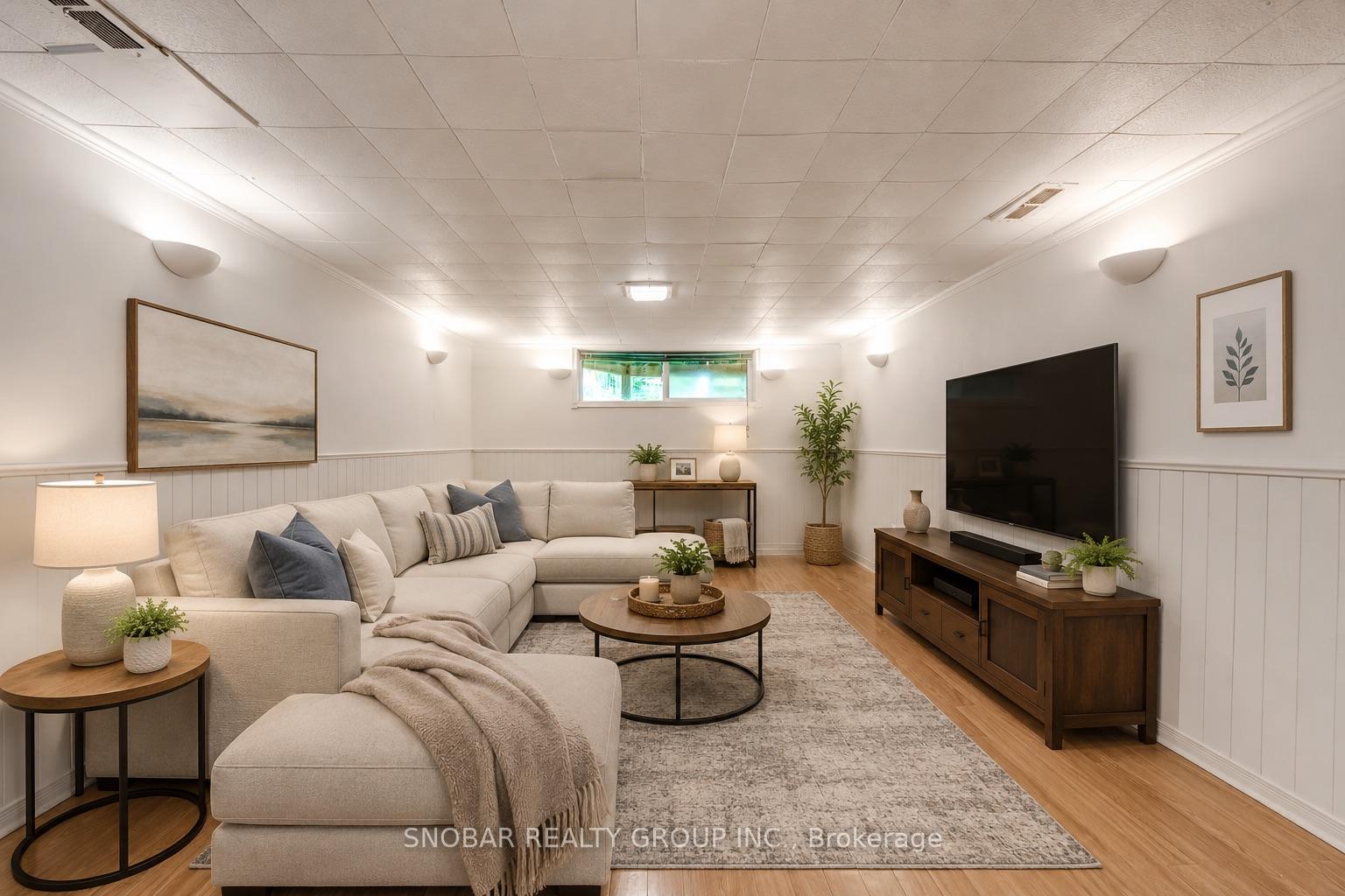 Photo 8 of 42 Clearbrooke Circle, Etobicoke, Rexdale-Kipling — HOMEH