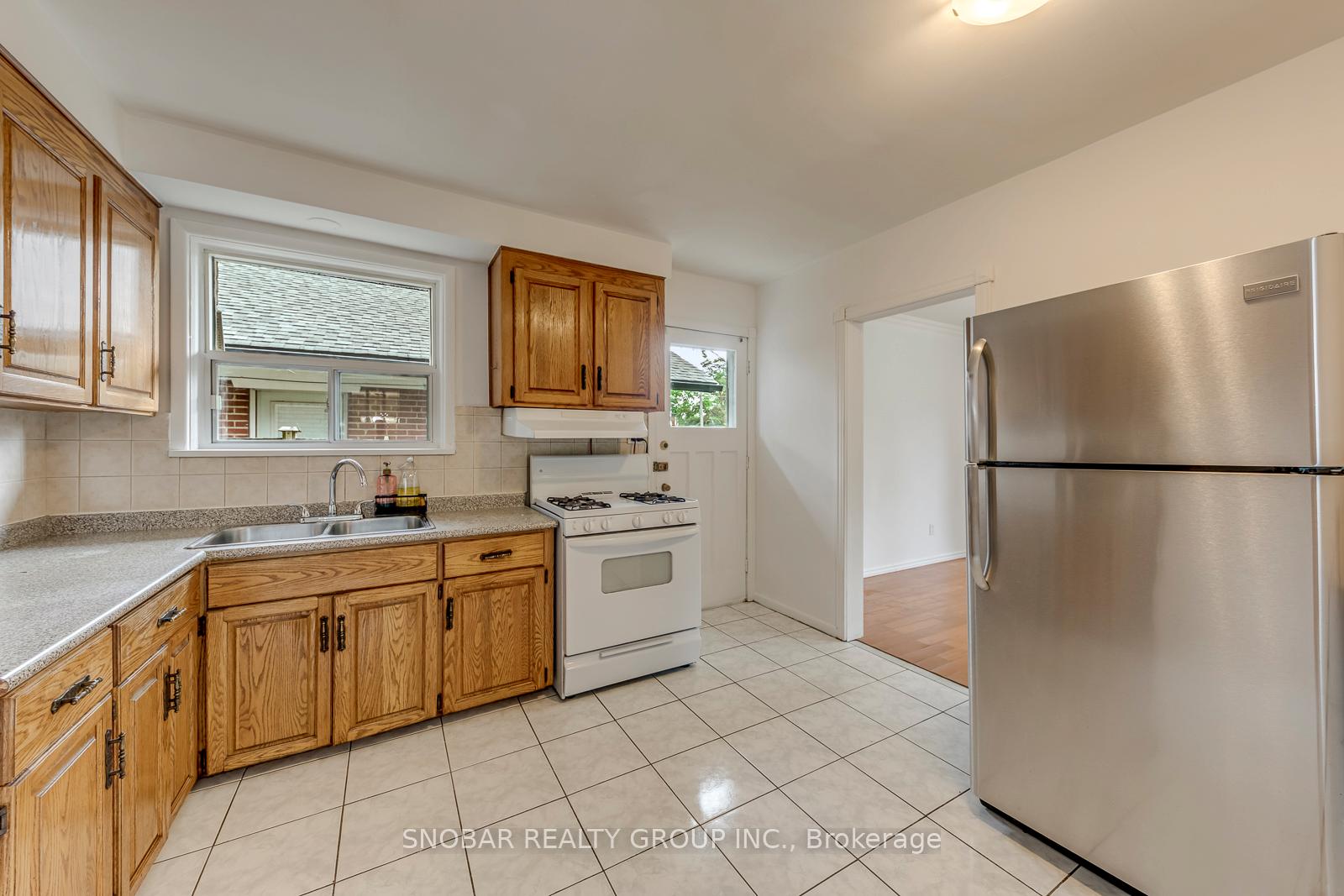 Photo 13 of 42 Clearbrooke Circle, Etobicoke, Rexdale-Kipling — HOMEH