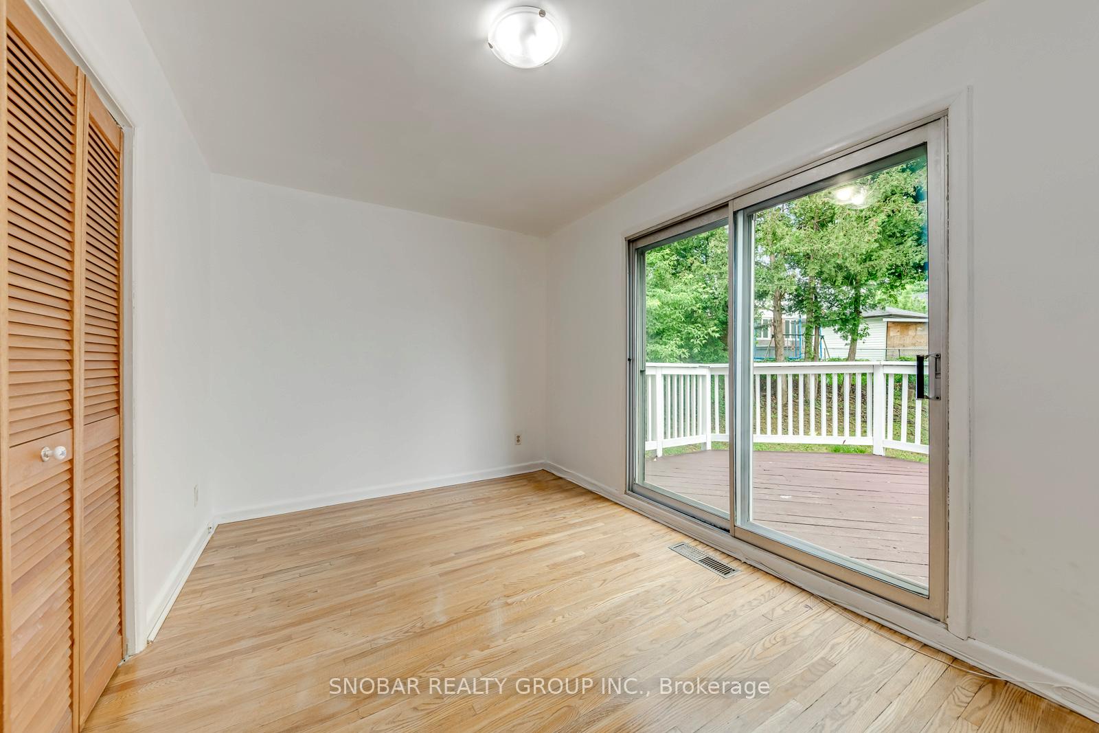 Photo 16 of 42 Clearbrooke Circle, Etobicoke, Rexdale-Kipling — HOMEH