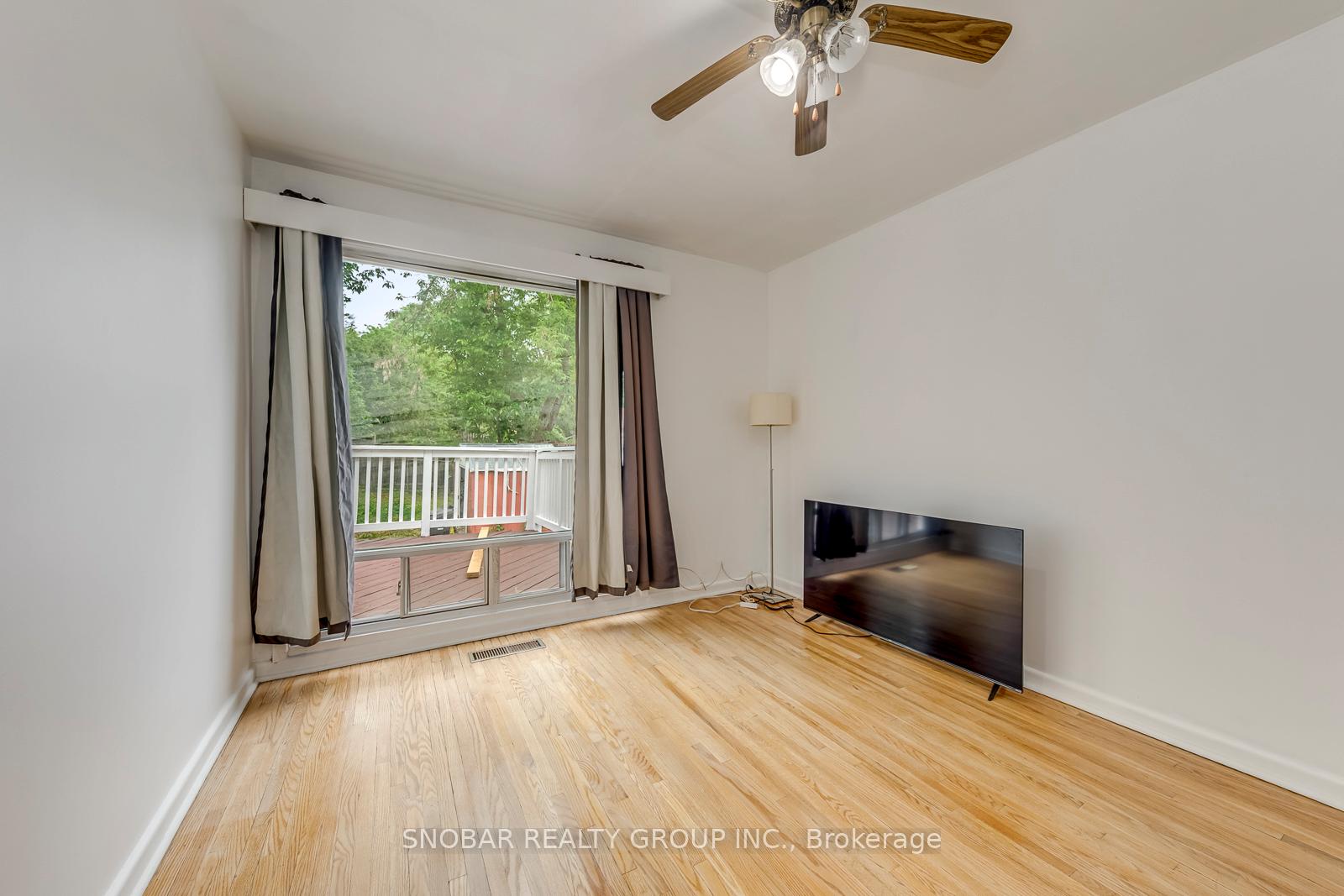 Photo 17 of 42 Clearbrooke Circle, Etobicoke, Rexdale-Kipling — HOMEH