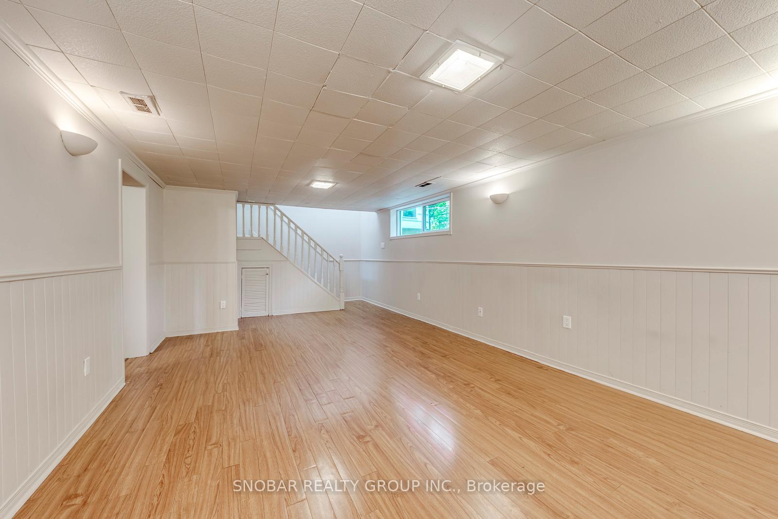 Photo 19 of 42 Clearbrooke Circle, Etobicoke, Rexdale-Kipling — HOMEH