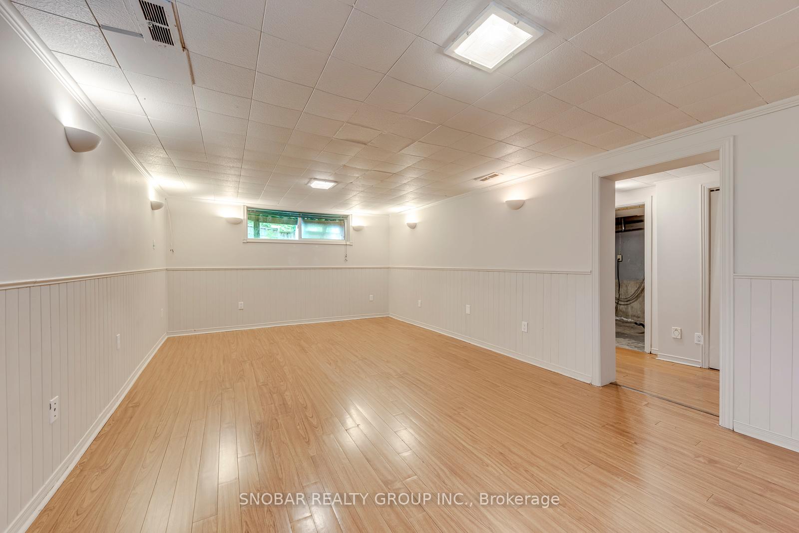 Photo 21 of 42 Clearbrooke Circle, Etobicoke, Rexdale-Kipling — HOMEH