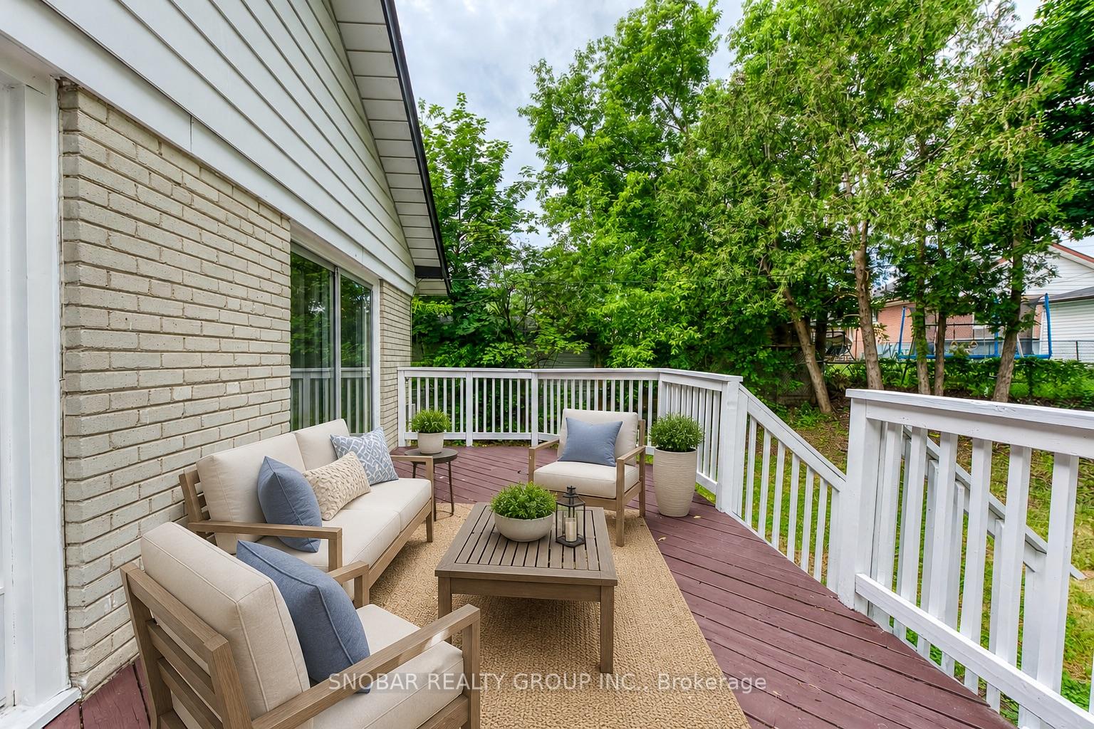 Photo 23 of 42 Clearbrooke Circle, Etobicoke, Rexdale-Kipling — HOMEH