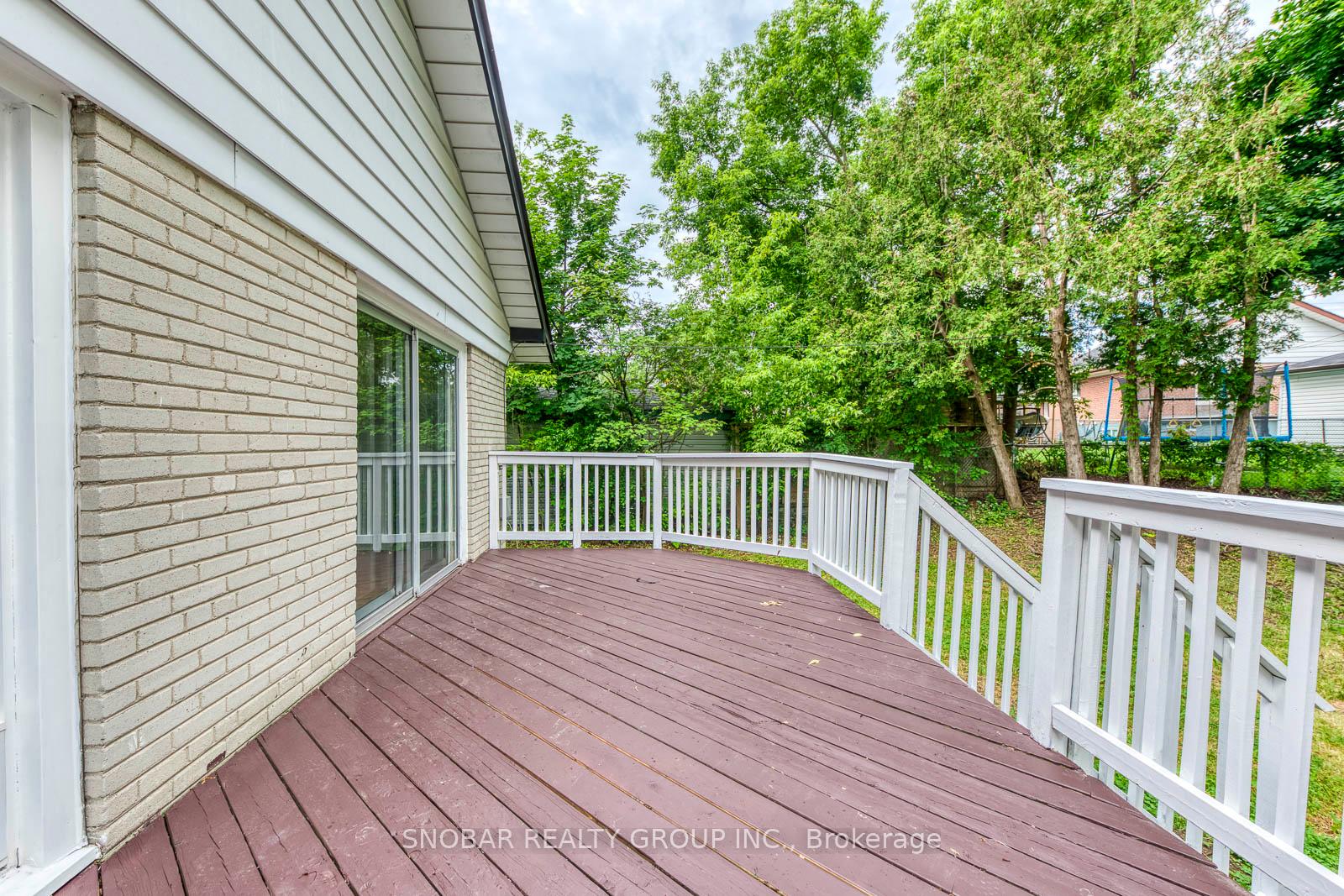 Photo 24 of 42 Clearbrooke Circle, Etobicoke, Rexdale-Kipling — HOMEH