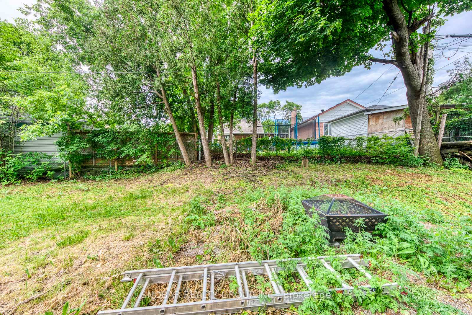 Photo 27 of 42 Clearbrooke Circle, Etobicoke, Rexdale-Kipling — HOMEH