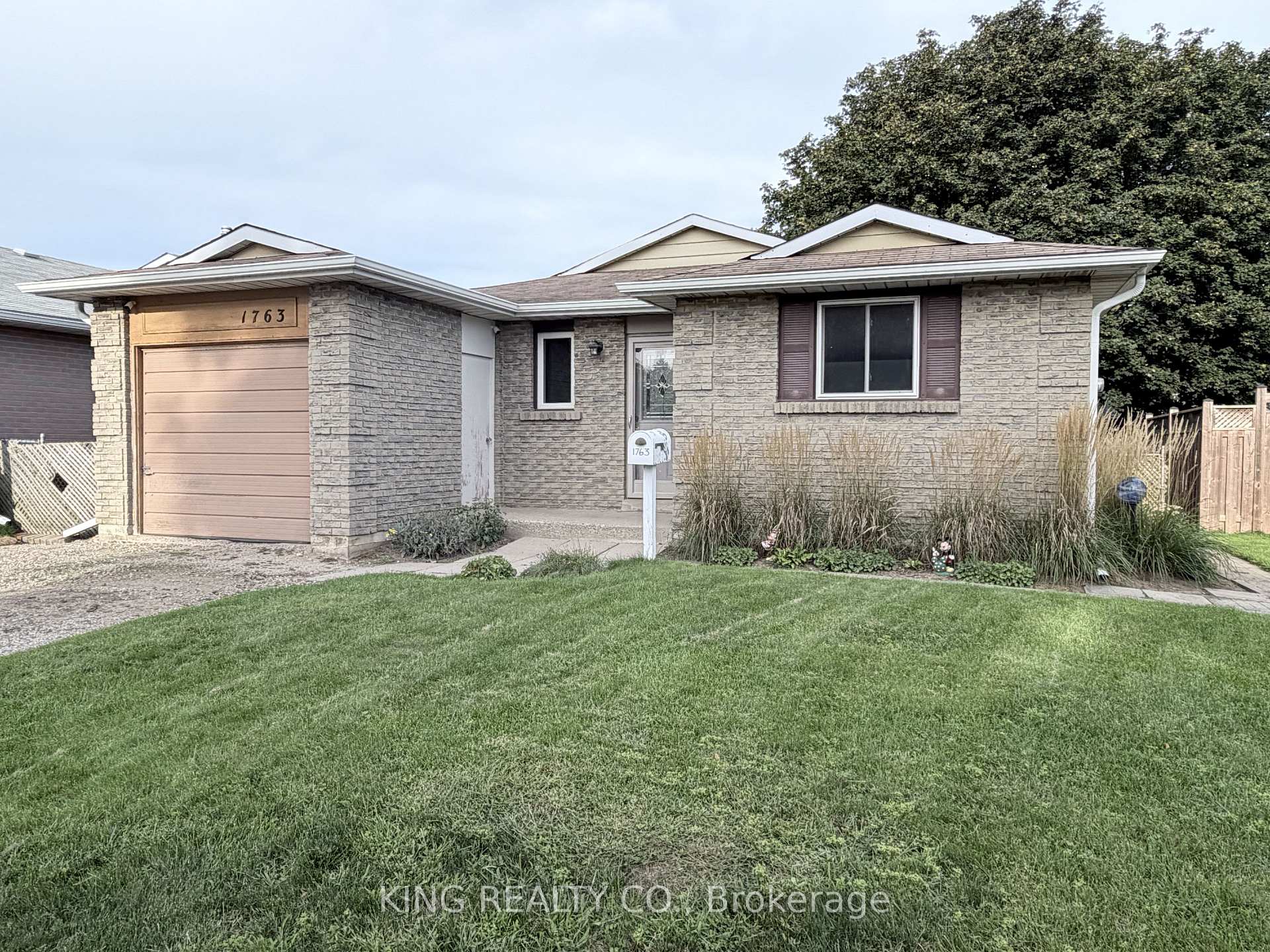Front of 1763 Briarwood Drive W