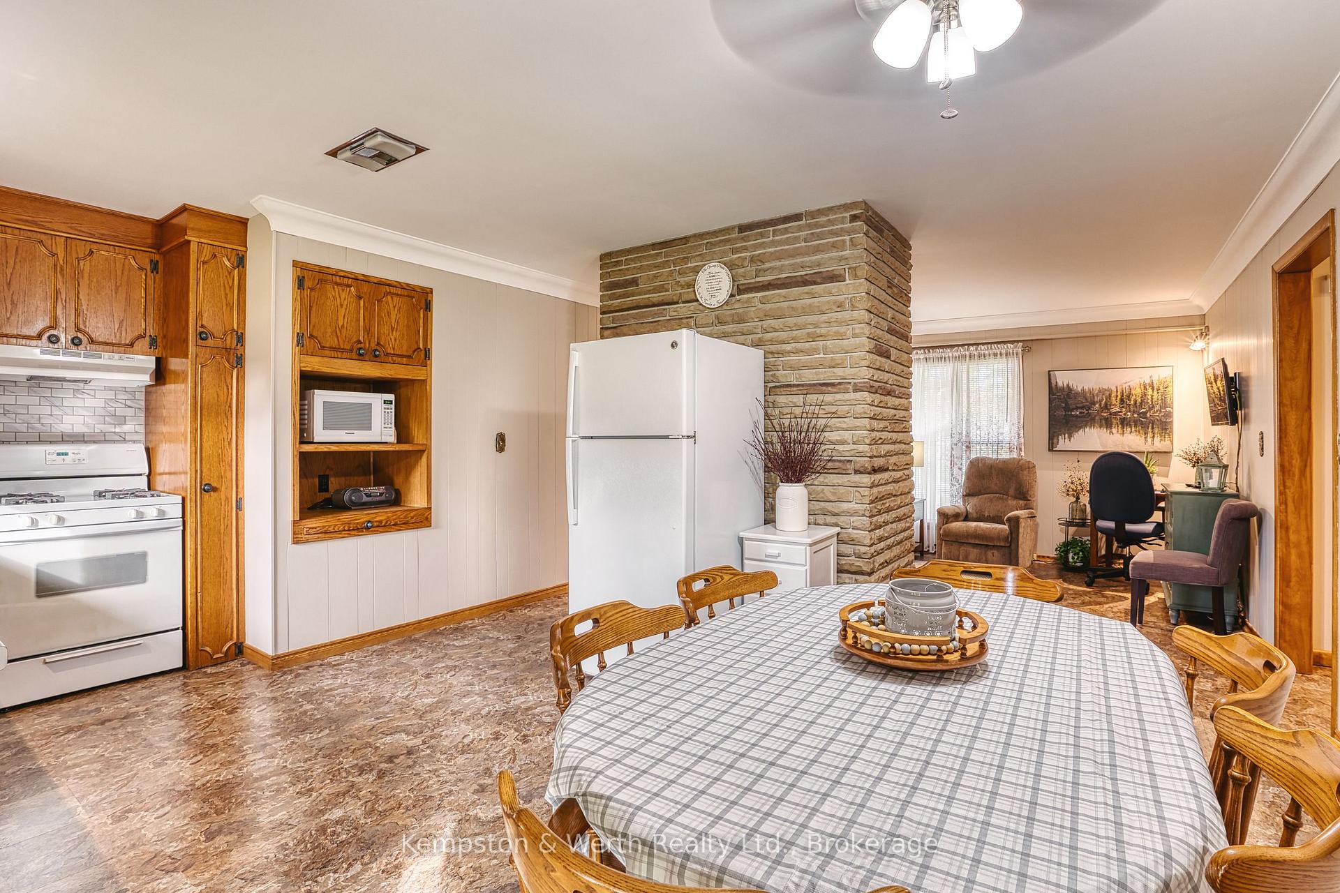 Photo 18 of 144 King Street, North Perth, Elma — HOMEH