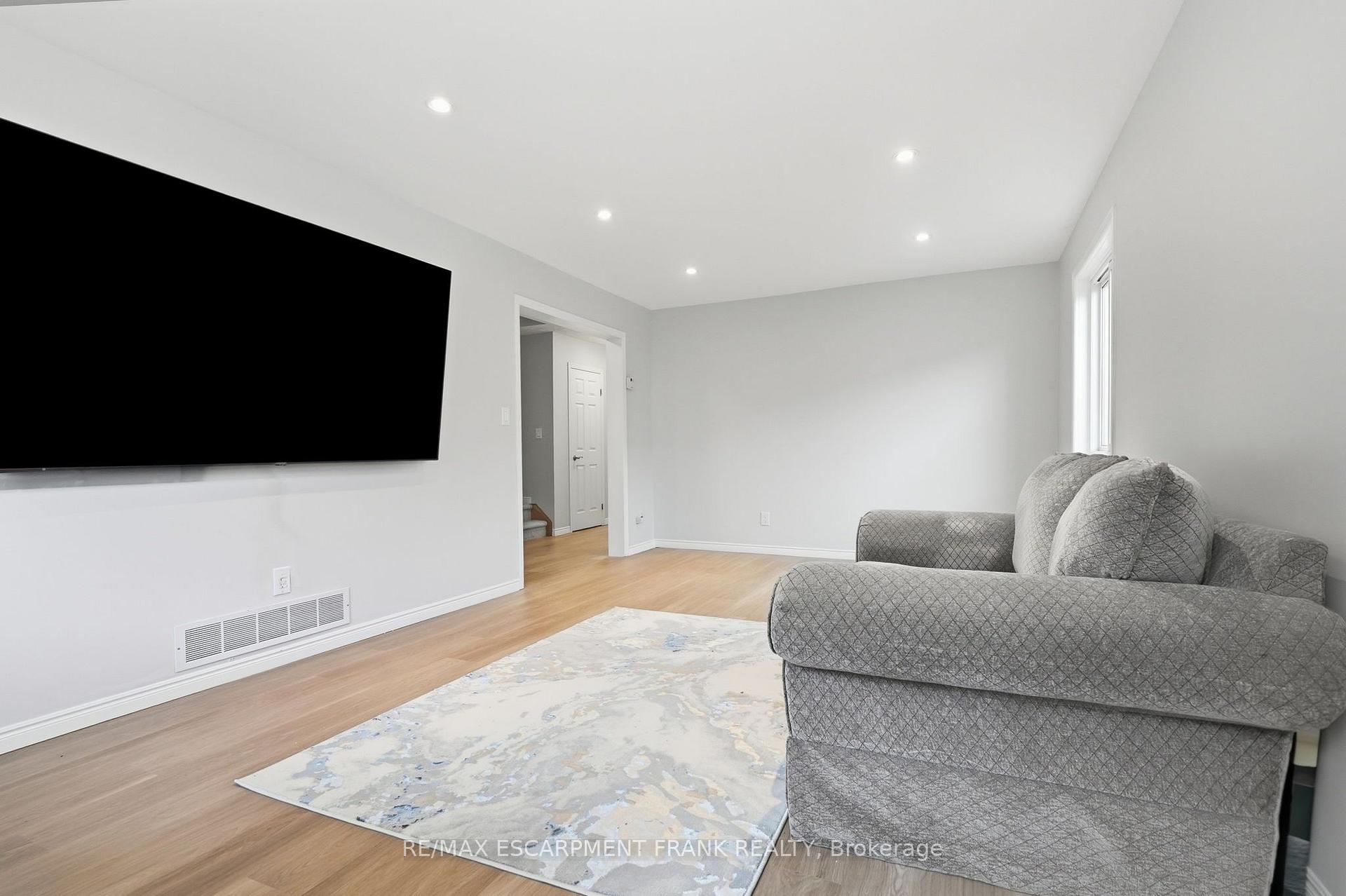 Photo 12 of 79 Lynnette Drive, Hamilton, Falkirk — HOMEH