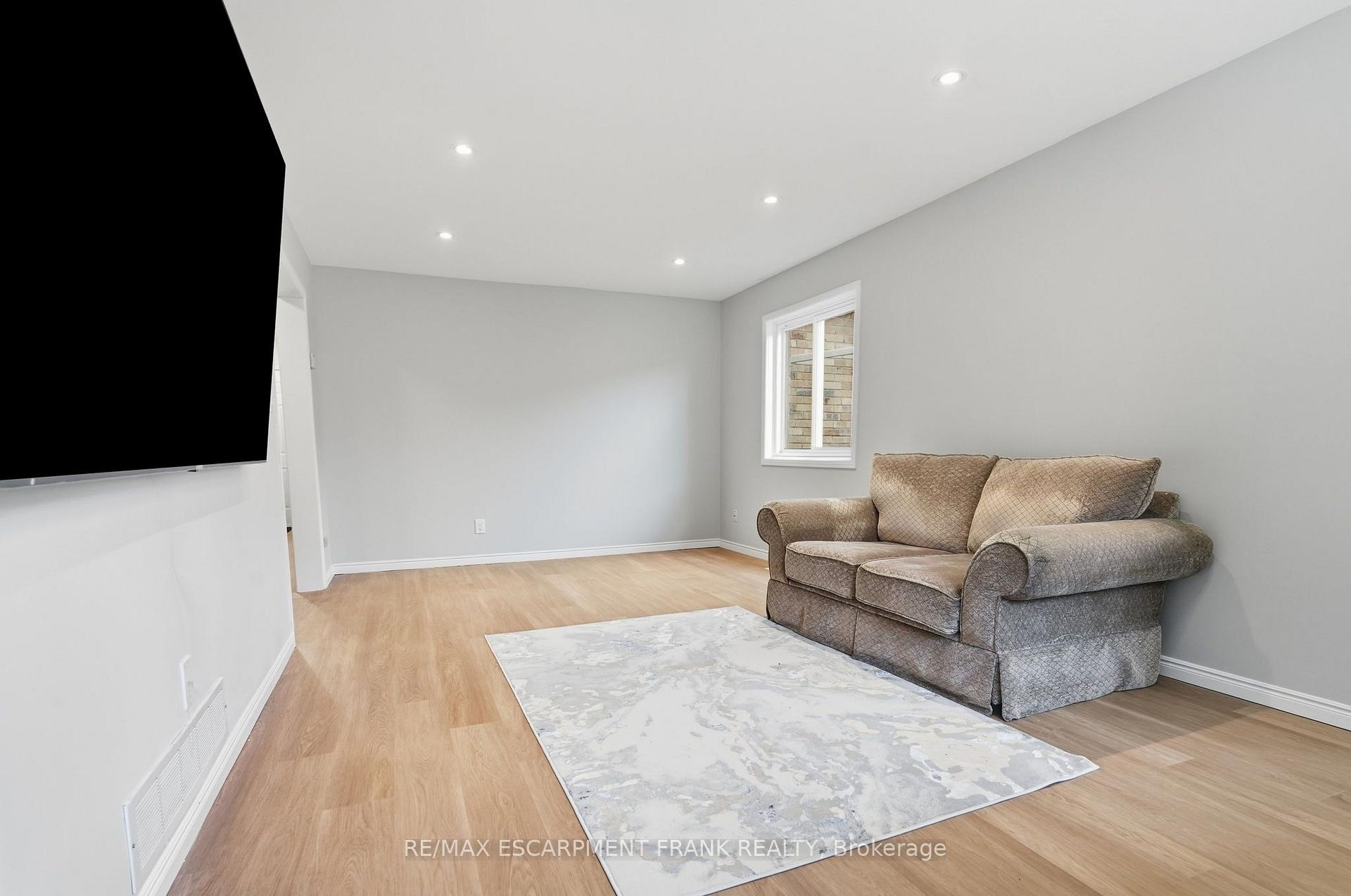 Photo 13 of 79 Lynnette Drive, Hamilton, Falkirk — HOMEH