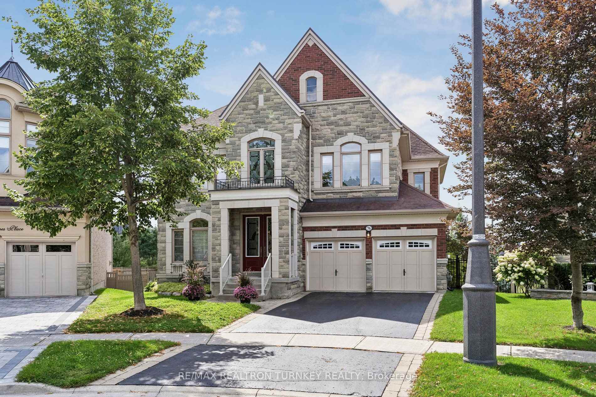 Photo 1 of 76 Vines Place, Aurora, Bayview Southeast — HOMEH