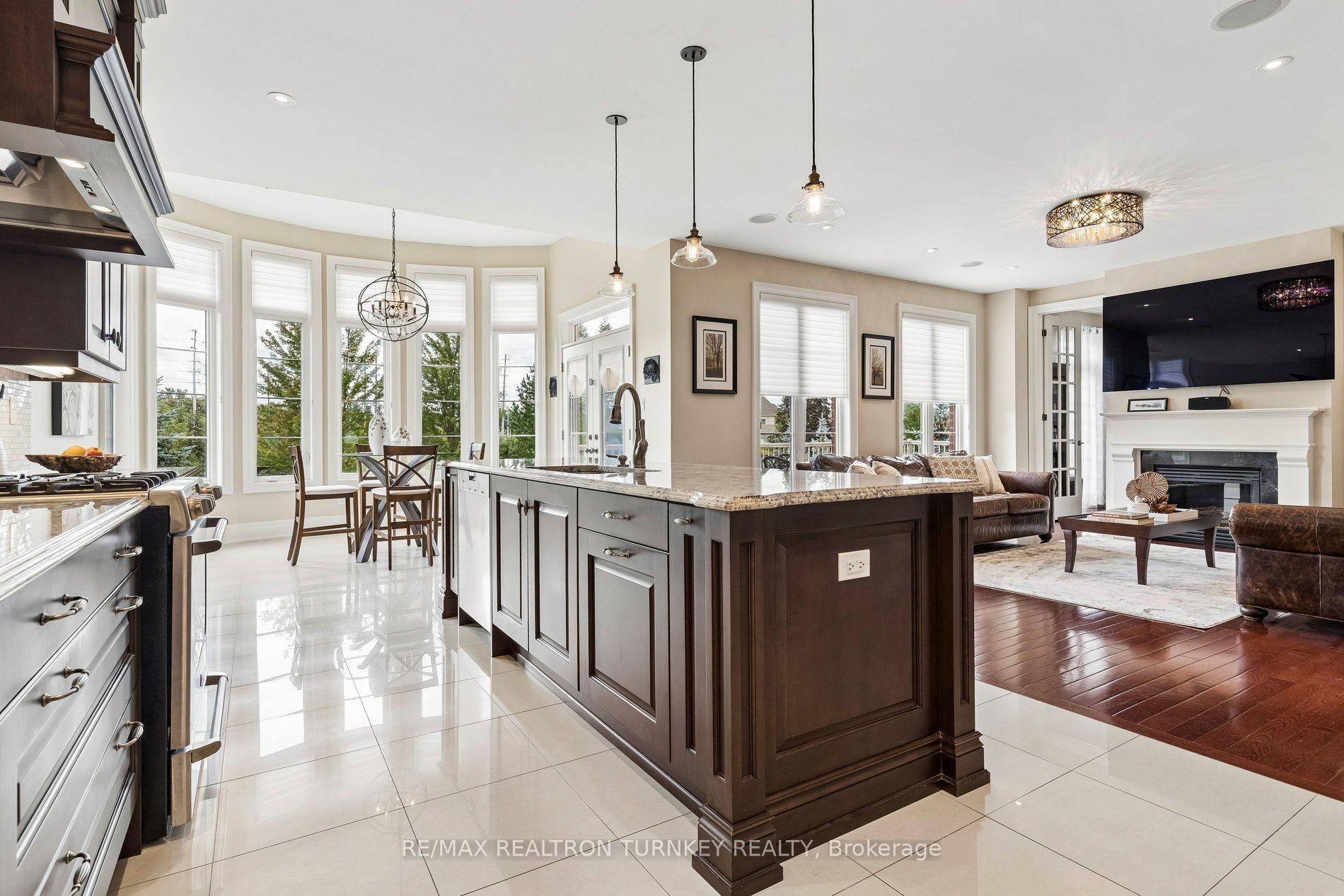 Photo 9 of 76 Vines Place, Aurora, Bayview Southeast — HOMEH