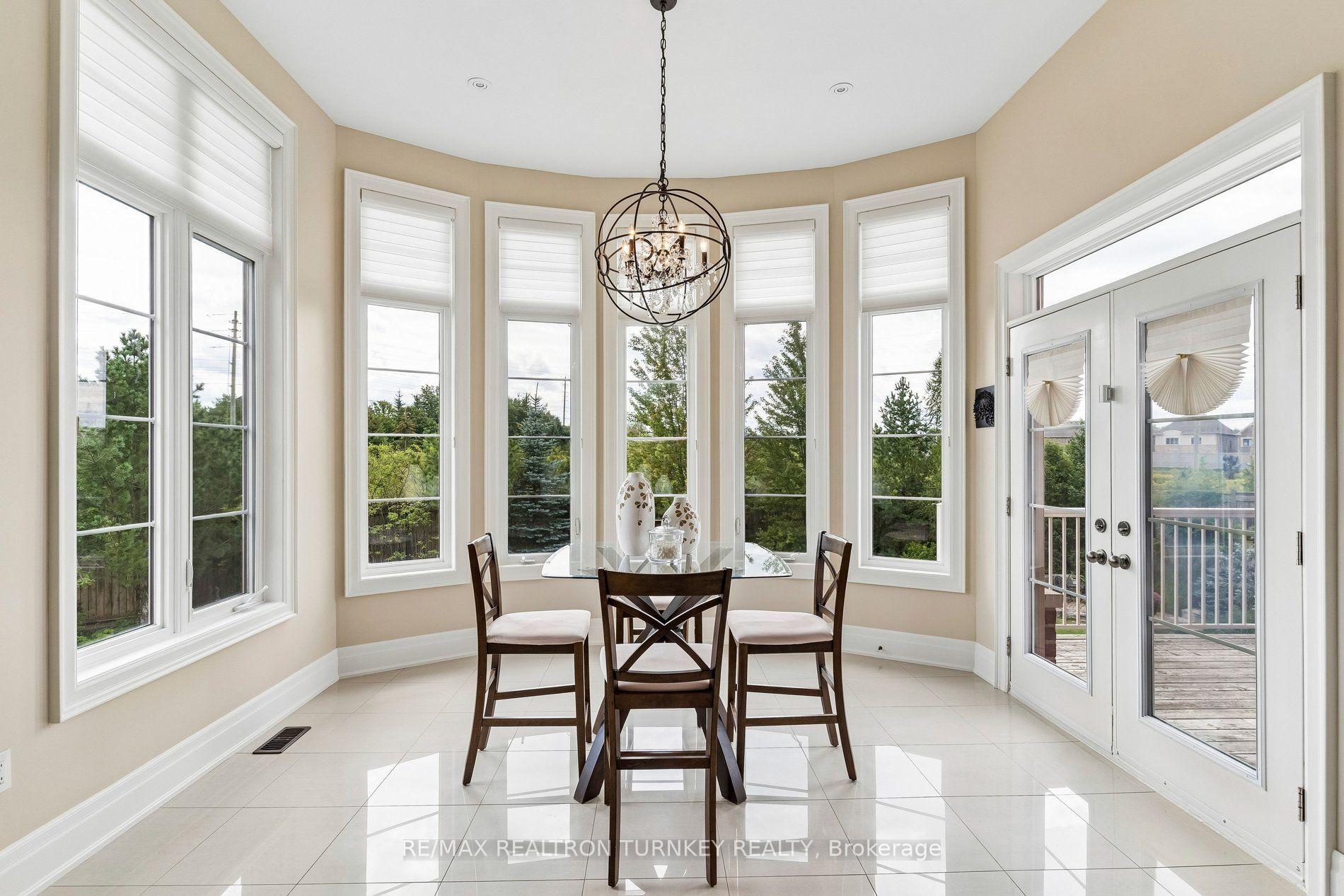 Photo 10 of 76 Vines Place, Aurora, Bayview Southeast — HOMEH