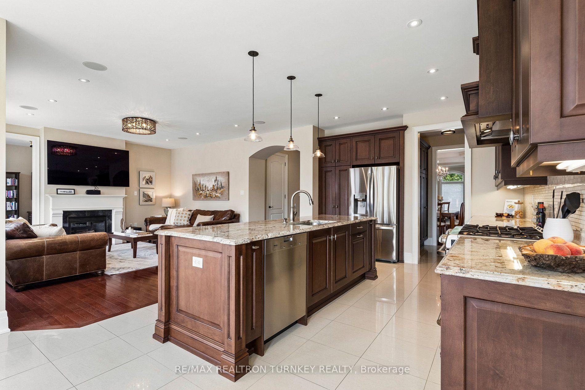 Photo 11 of 76 Vines Place, Aurora, Bayview Southeast — HOMEH