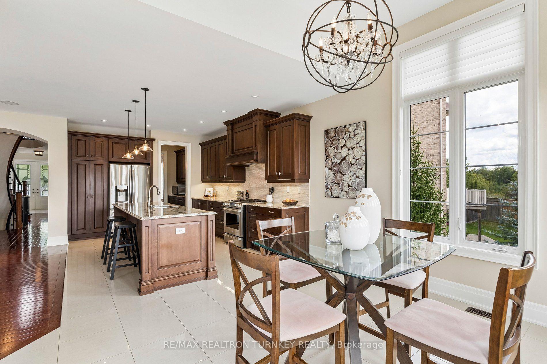 Photo 13 of 76 Vines Place, Aurora, Bayview Southeast — HOMEH