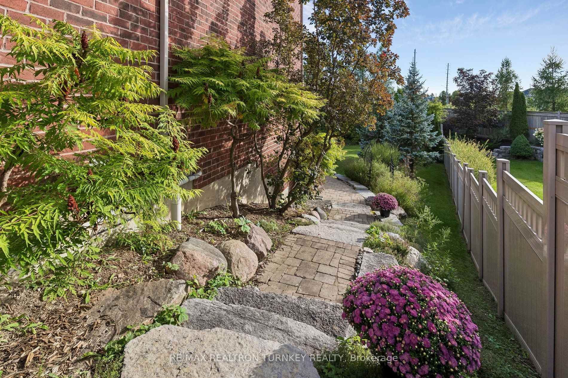 Photo 39 of 76 Vines Place, Aurora, Bayview Southeast — HOMEH