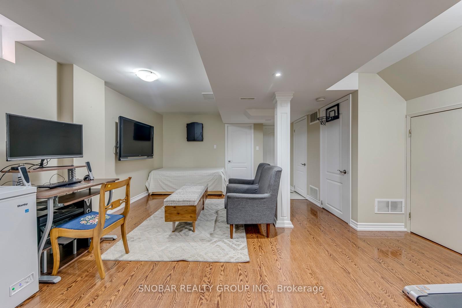 Photo 16 of 99 Bighorn Crescent, Brampton, Sandringham-Wellington — HOMEH