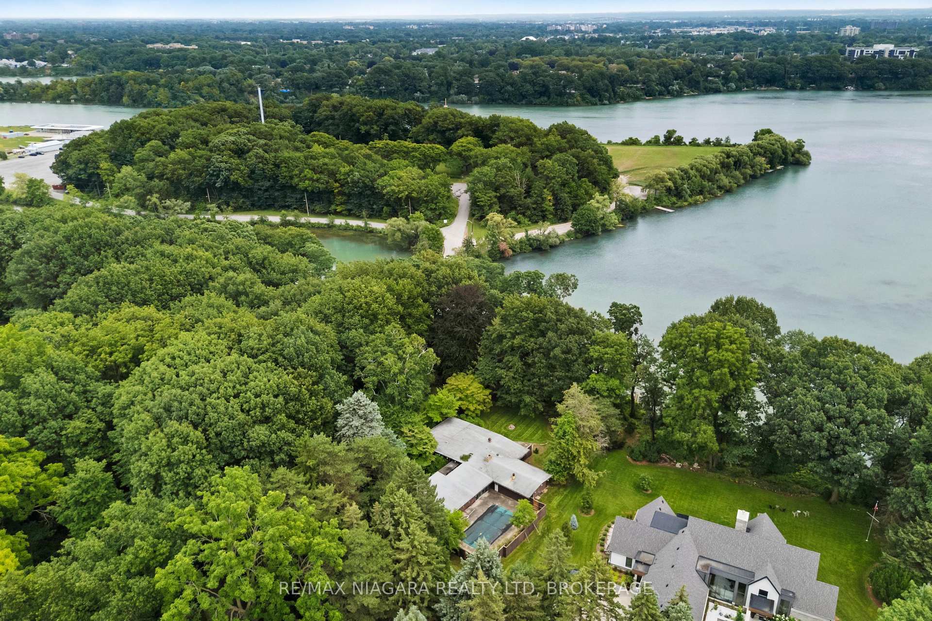 Photo 16 of 45 Port Master Drive, St. Catharines, Martindale Pond — HOMEH