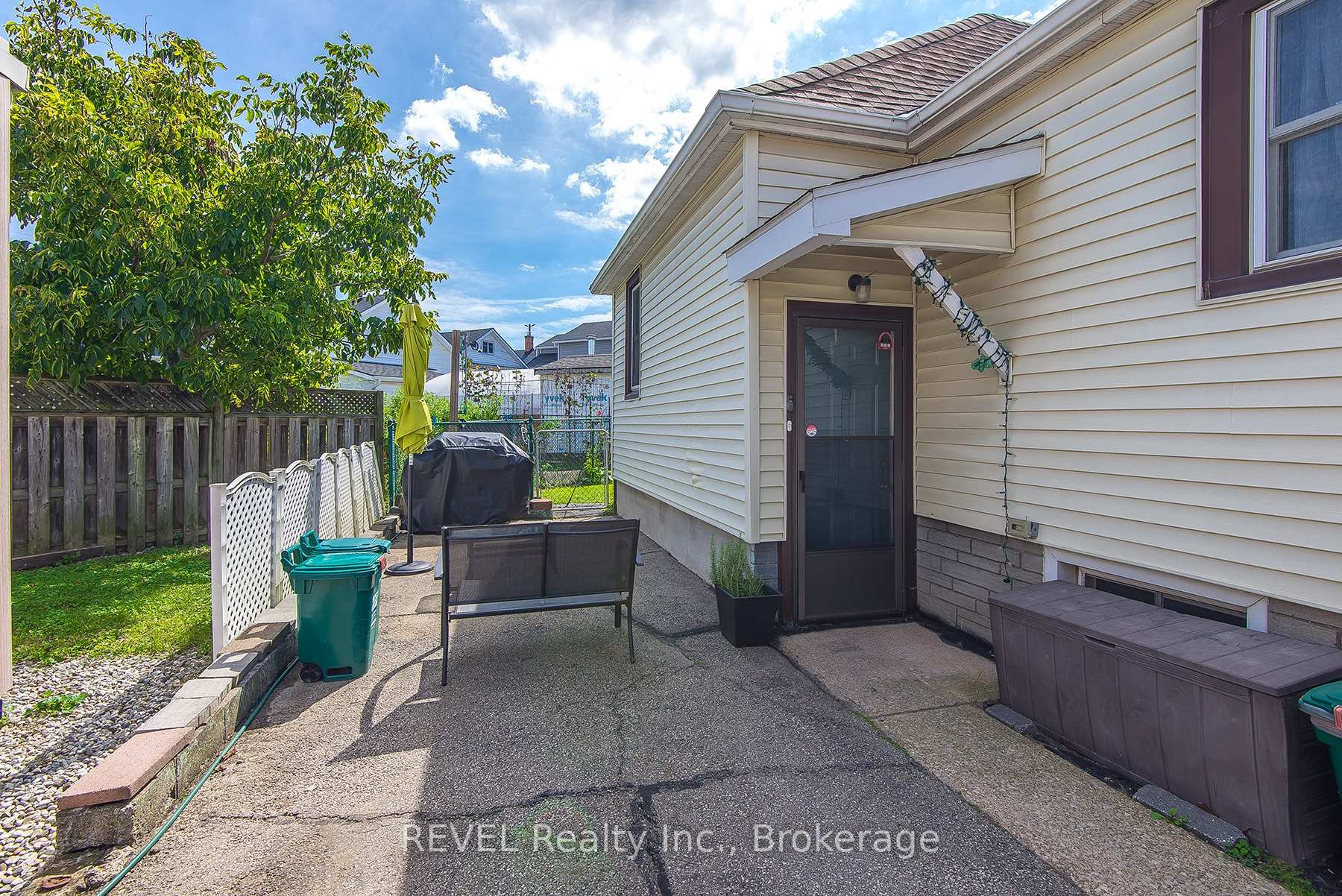 Photo 3 of 12 Garnet Street, St. Catharines, Facer — HOMEH