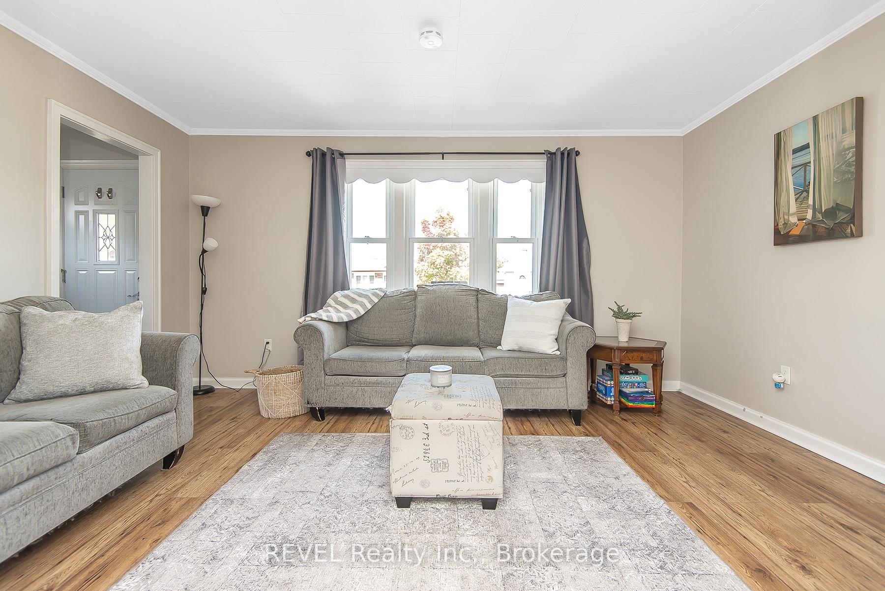 Photo 4 of 12 Garnet Street, St. Catharines, Facer — HOMEH