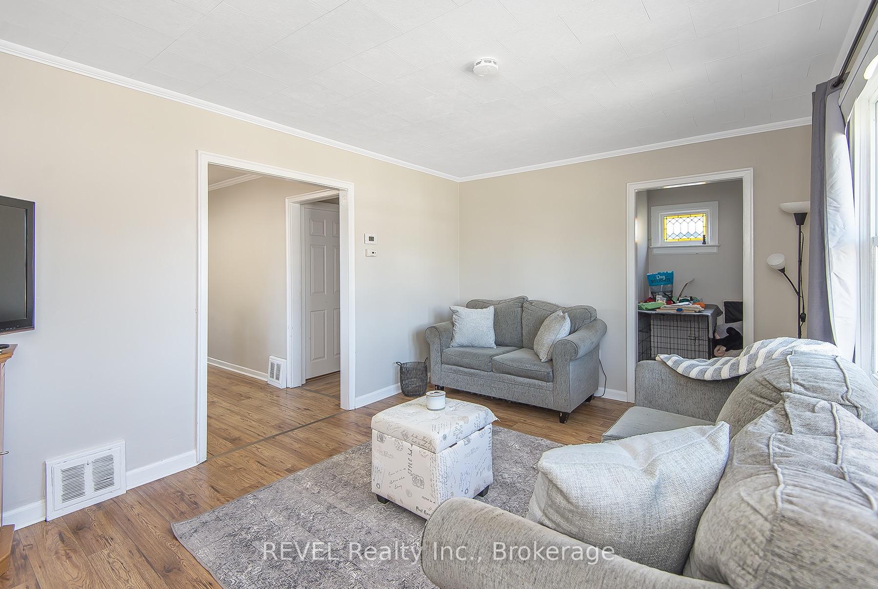 Photo 5 of 12 Garnet Street, St. Catharines, Facer — HOMEH