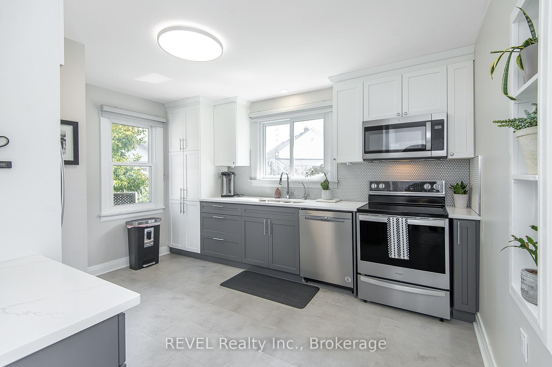 Photo 11 of 12 Garnet Street, St. Catharines, Facer — HOMEH